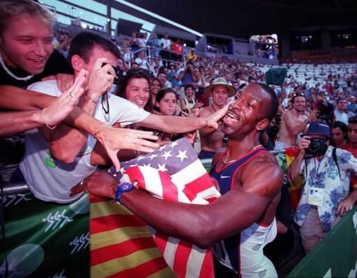 Seville audience congratulates Michael Johnson