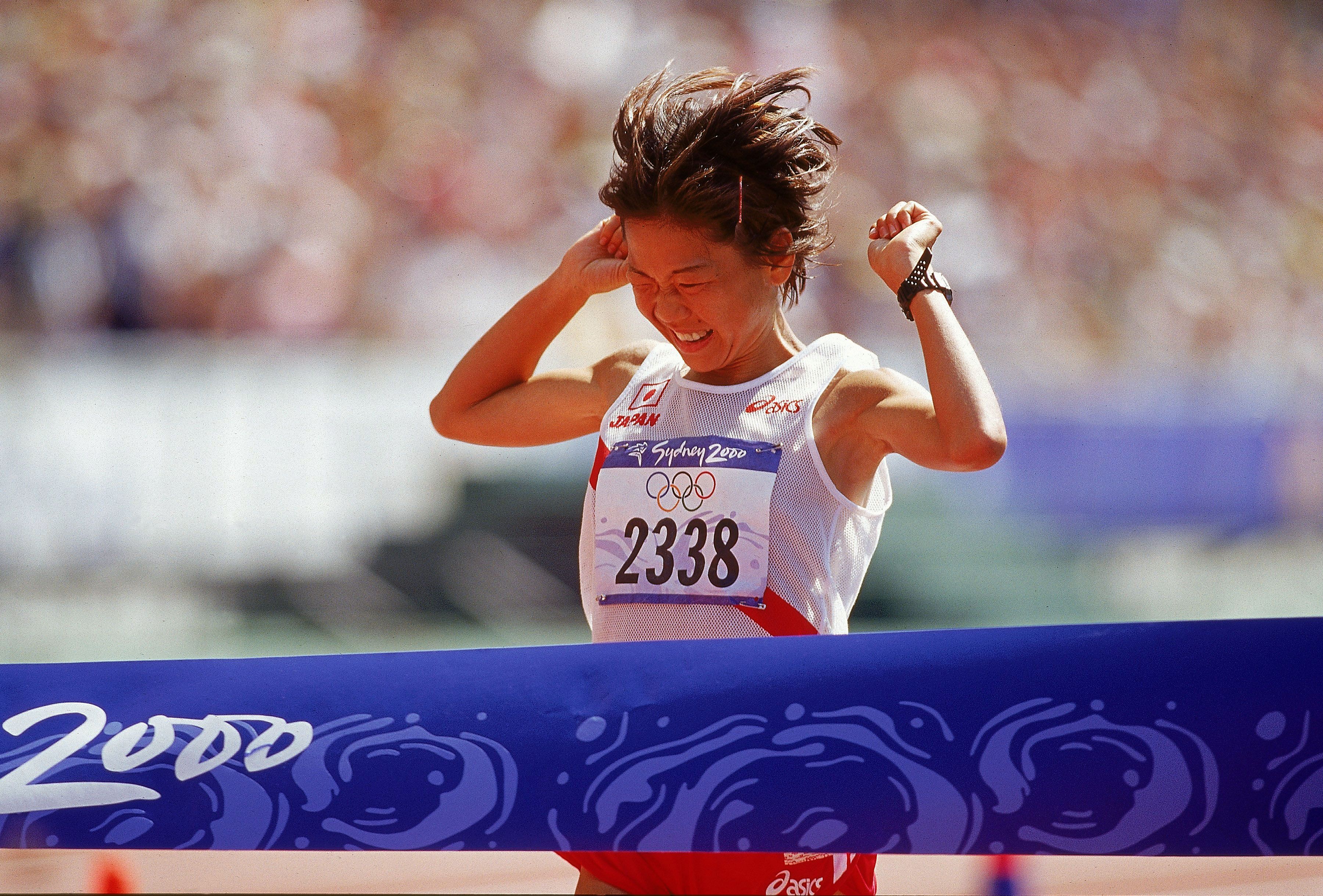 Naoko Takahashi winning the 2000 Olympic marathon title