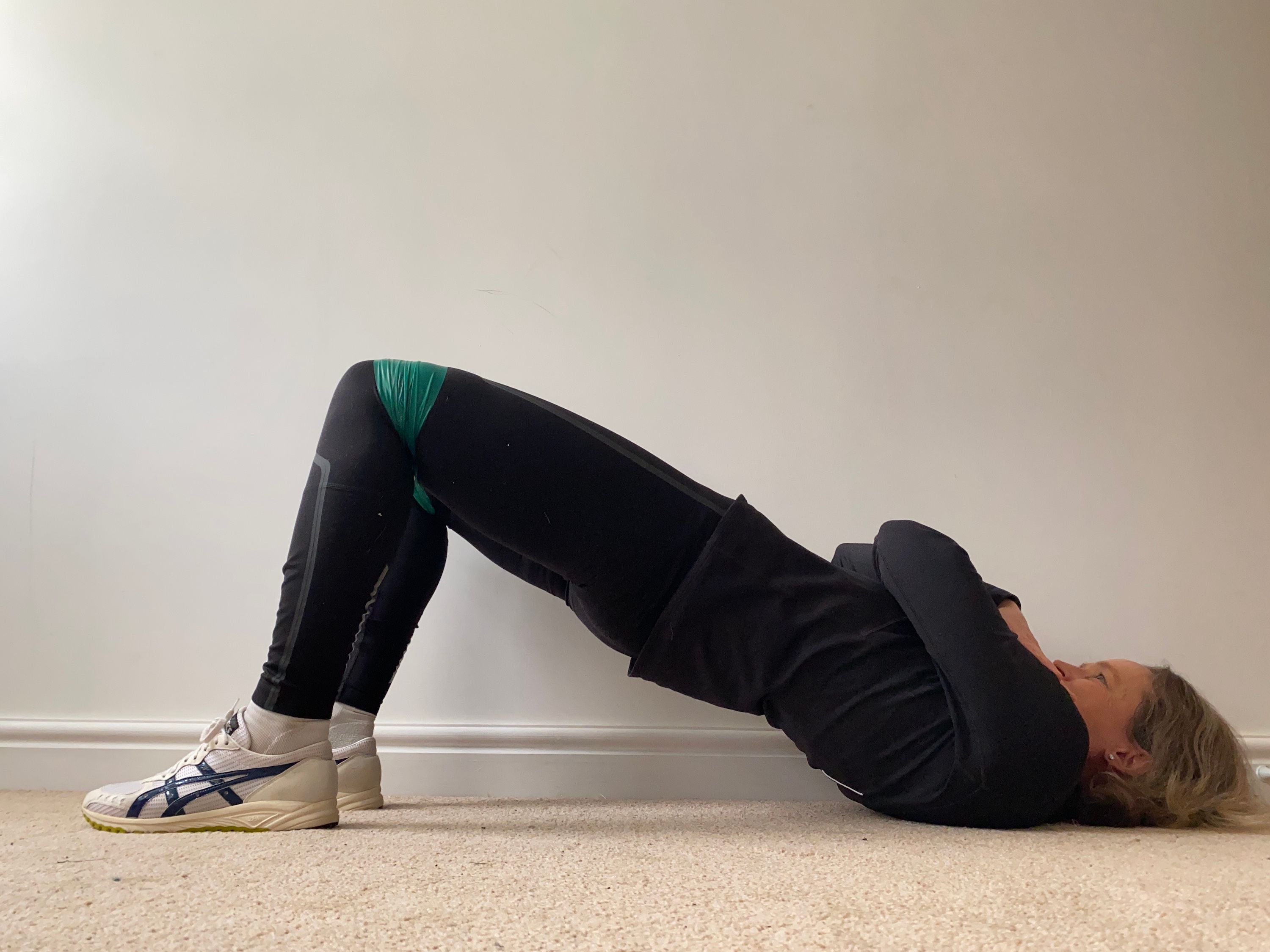 Glute bridge with band