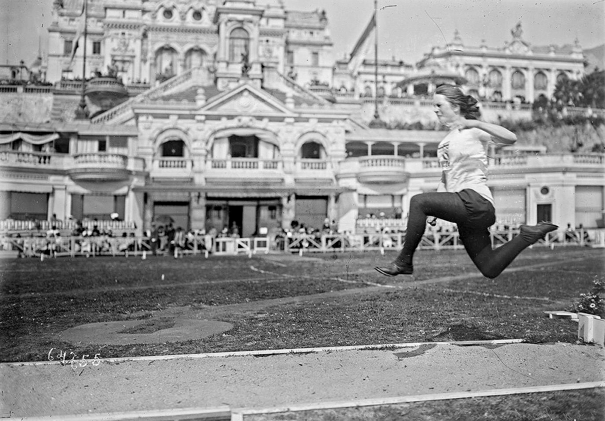 Five-time gold medallist Mary Lines in action at the 1921 Women's Olympiad in Monaco