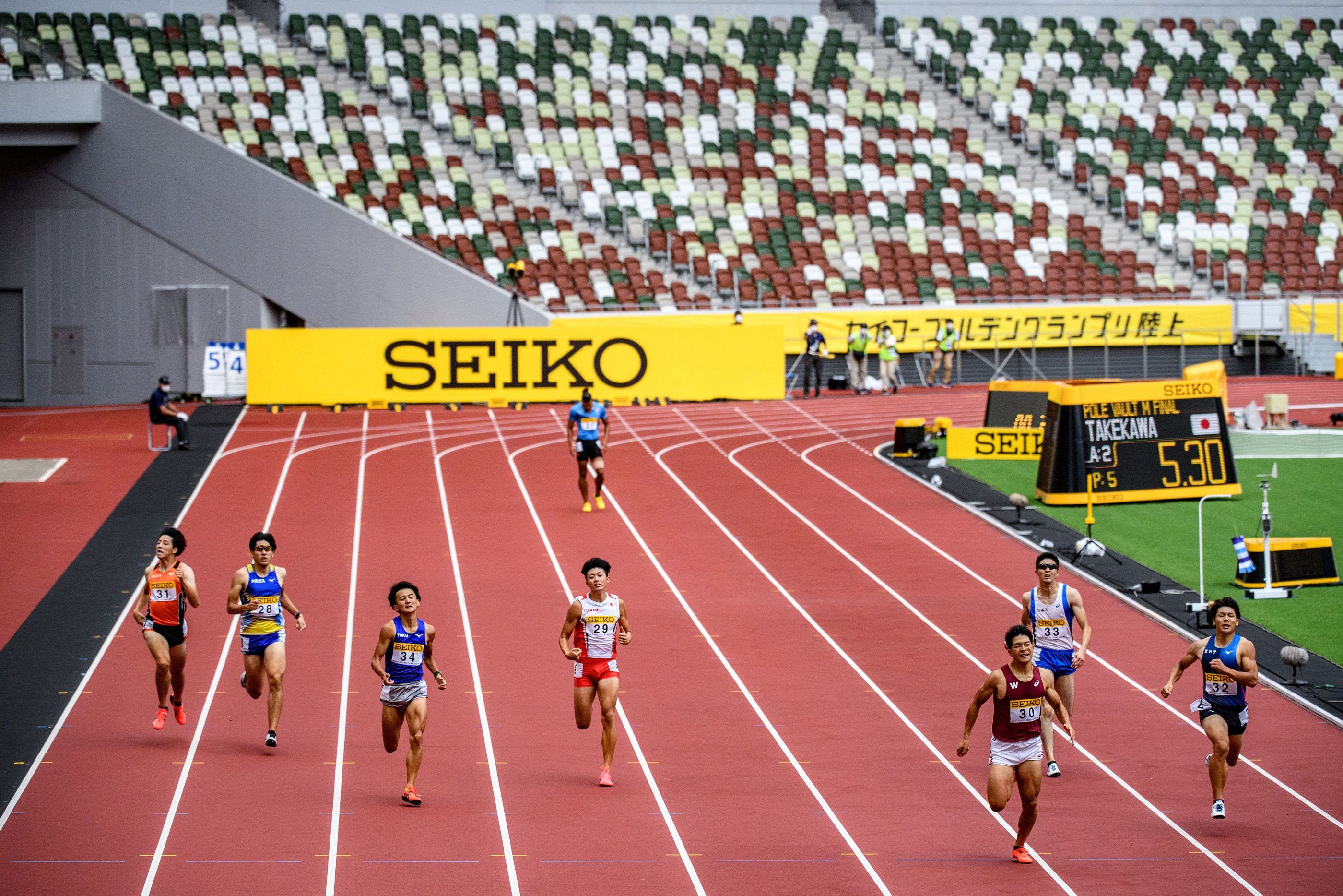 Athletes competitions. 100 М на стадионе. Форма Токио легкая атлетика.