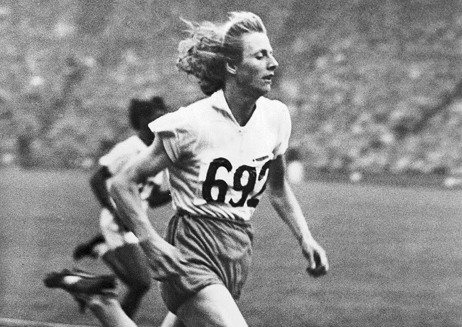 Fanny Blankers-Koen in the 200m at the 1948 Olympic Games in London