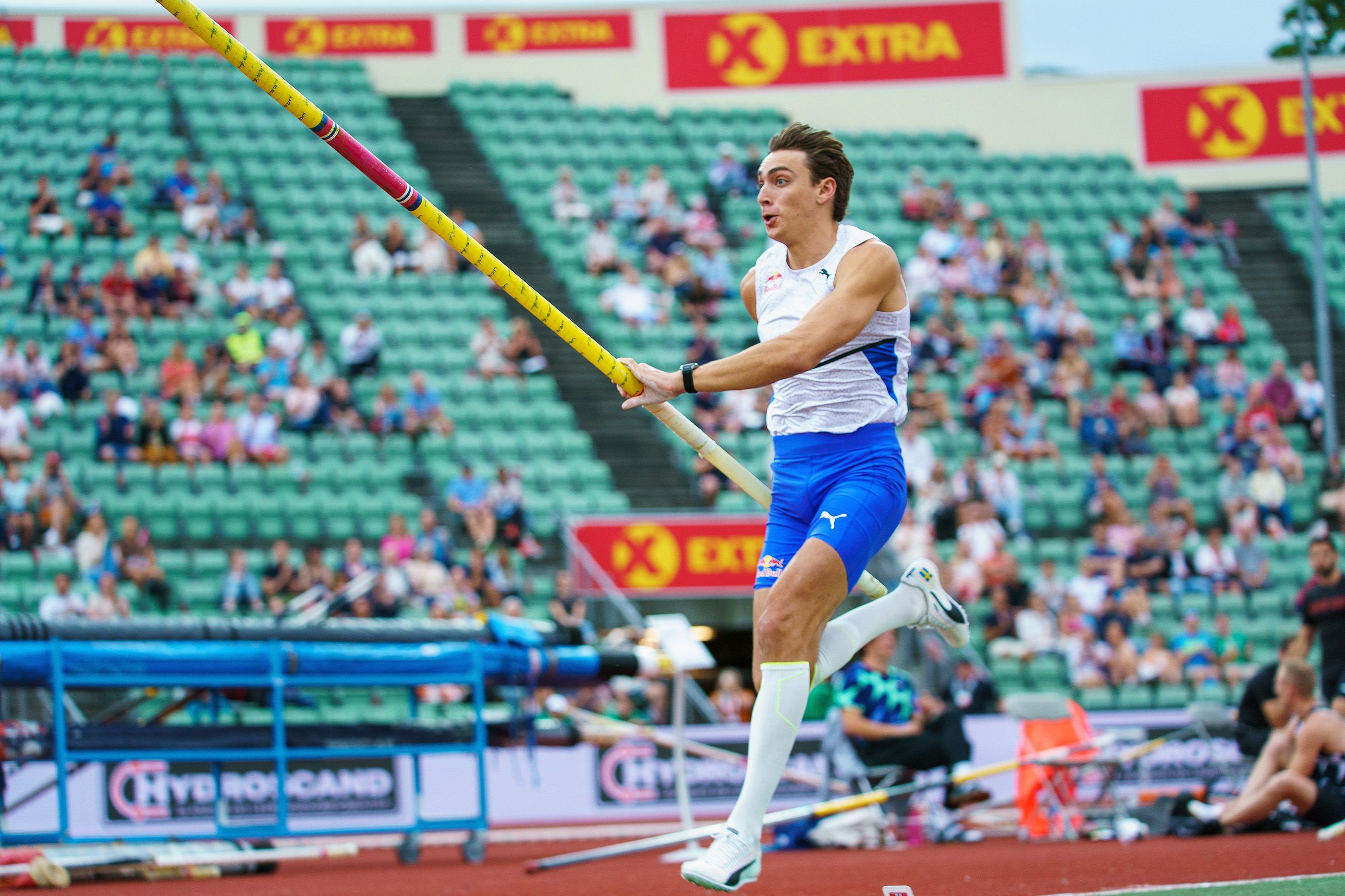 Mondo Duplantis in action in the pole vault at the Wanda Diamond League meeting in Oslo