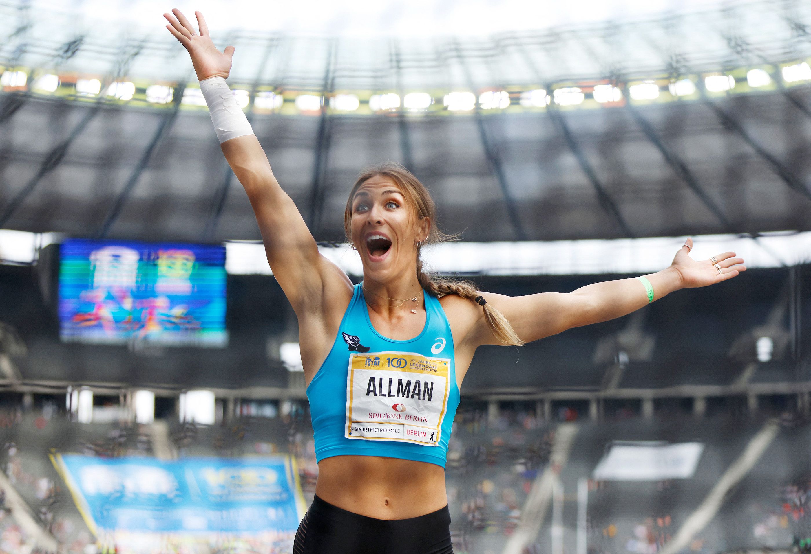 Valarie Allman celebrates her winning throw at the ISTAF Meeting in Berlin