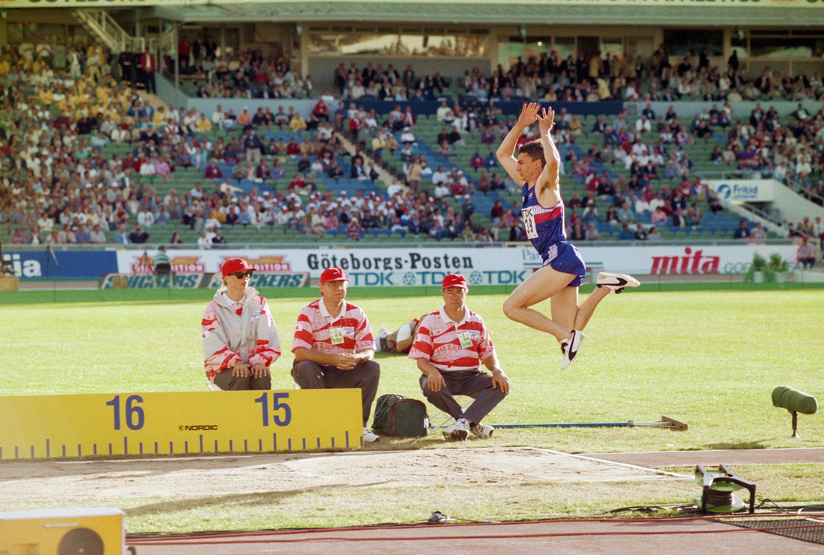 Jonathan Edwards in action at the 1995 World Championships