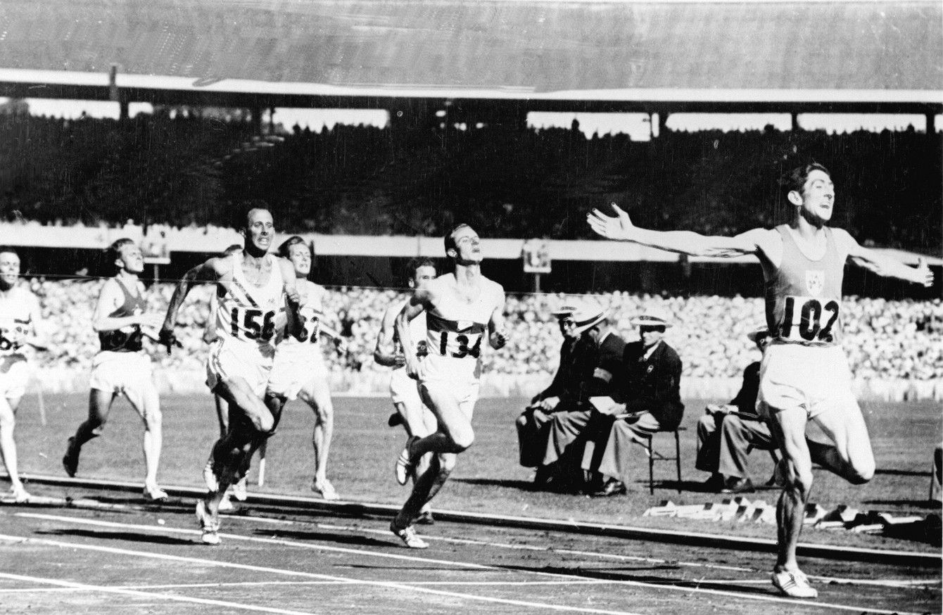 John Landy (156) takes the 1500m bronze behind Ron Delany of Ireland at the 1956 Olympics