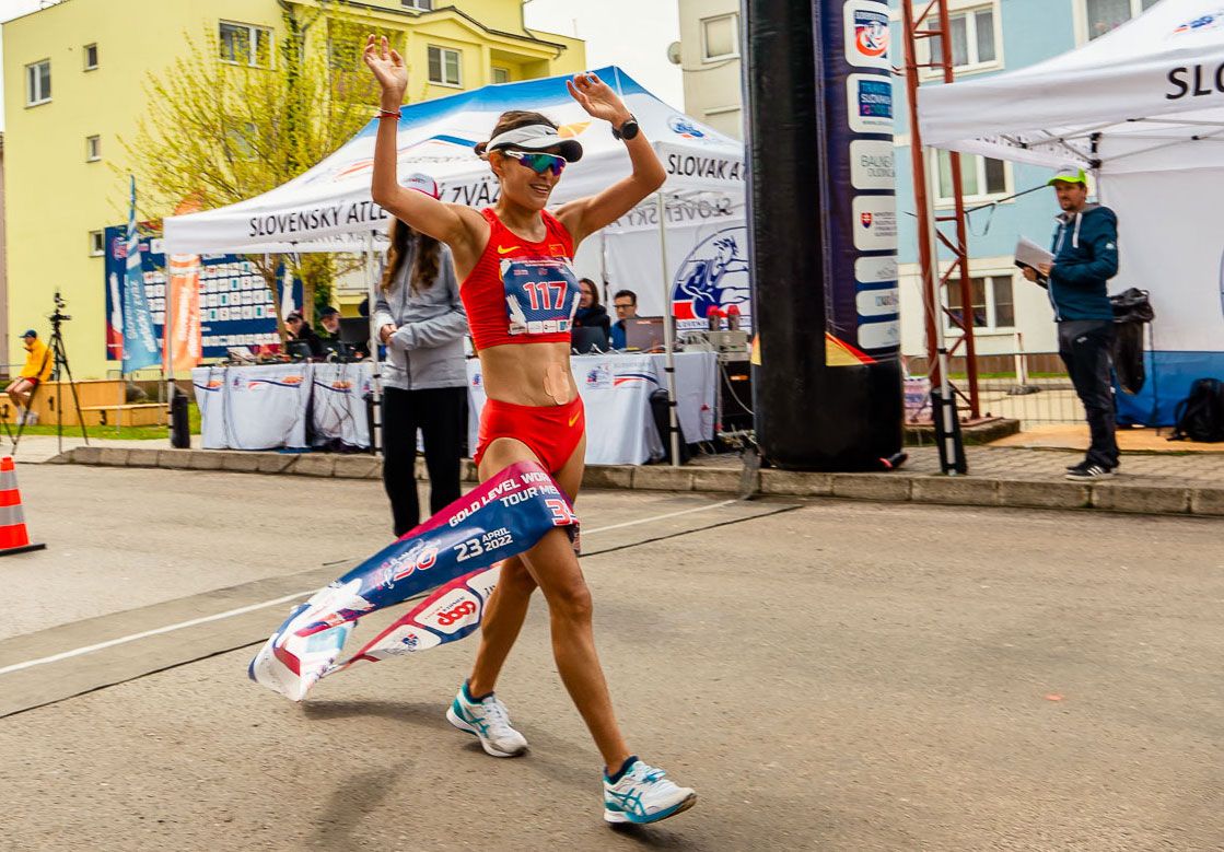 Qieyang Shijie celebrates her 35km race walk win at the Dudinska 50