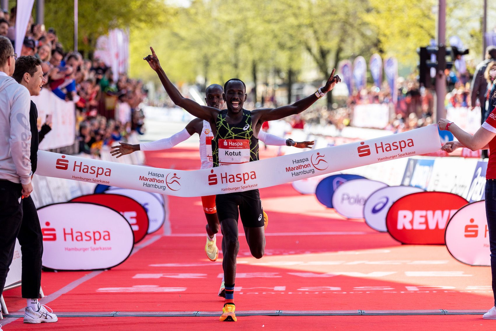 Cybrian Kotut wins the Haspa Marathon Hamburg