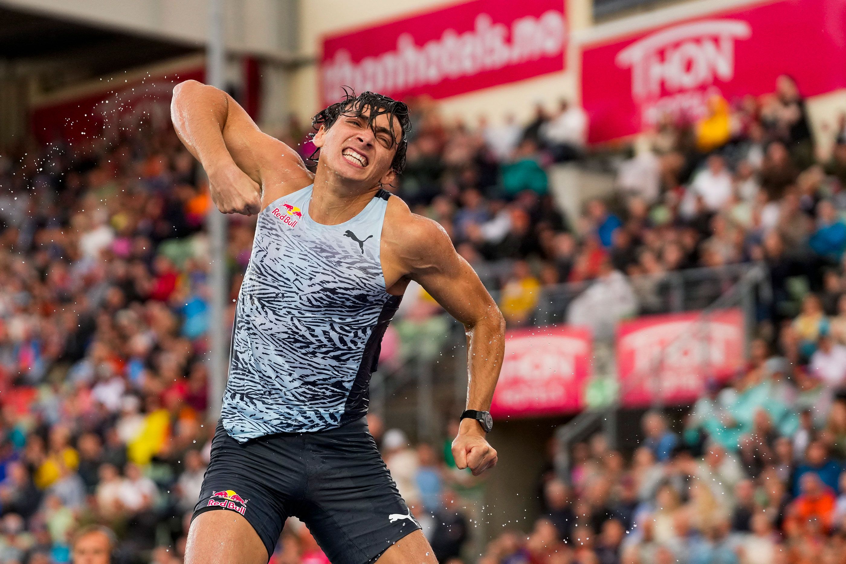 Mondo Duplantis celebrates his world lead and meeting record in the pole vault at the Wanda Diamond League in Oslo