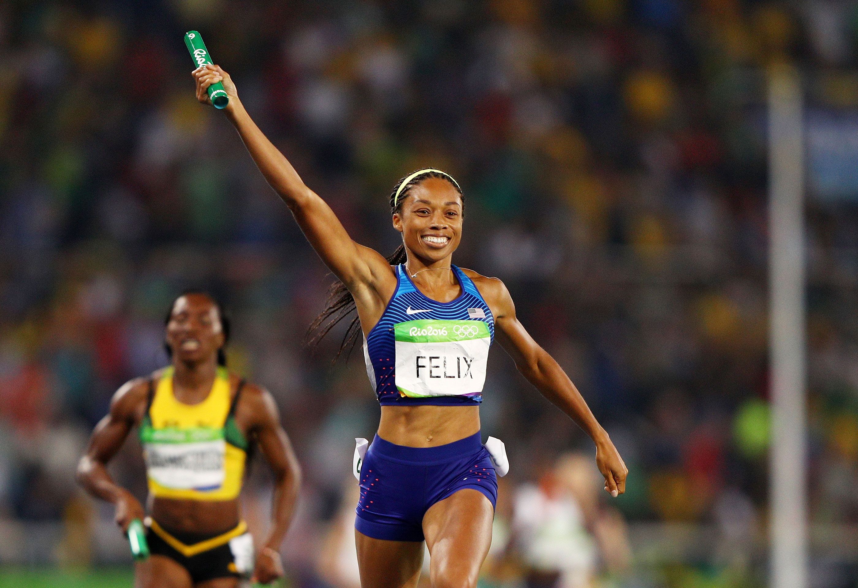 Allyson Felix anchors USA to gold in the women's 4x400m at the Rio 2016 Olympic Games