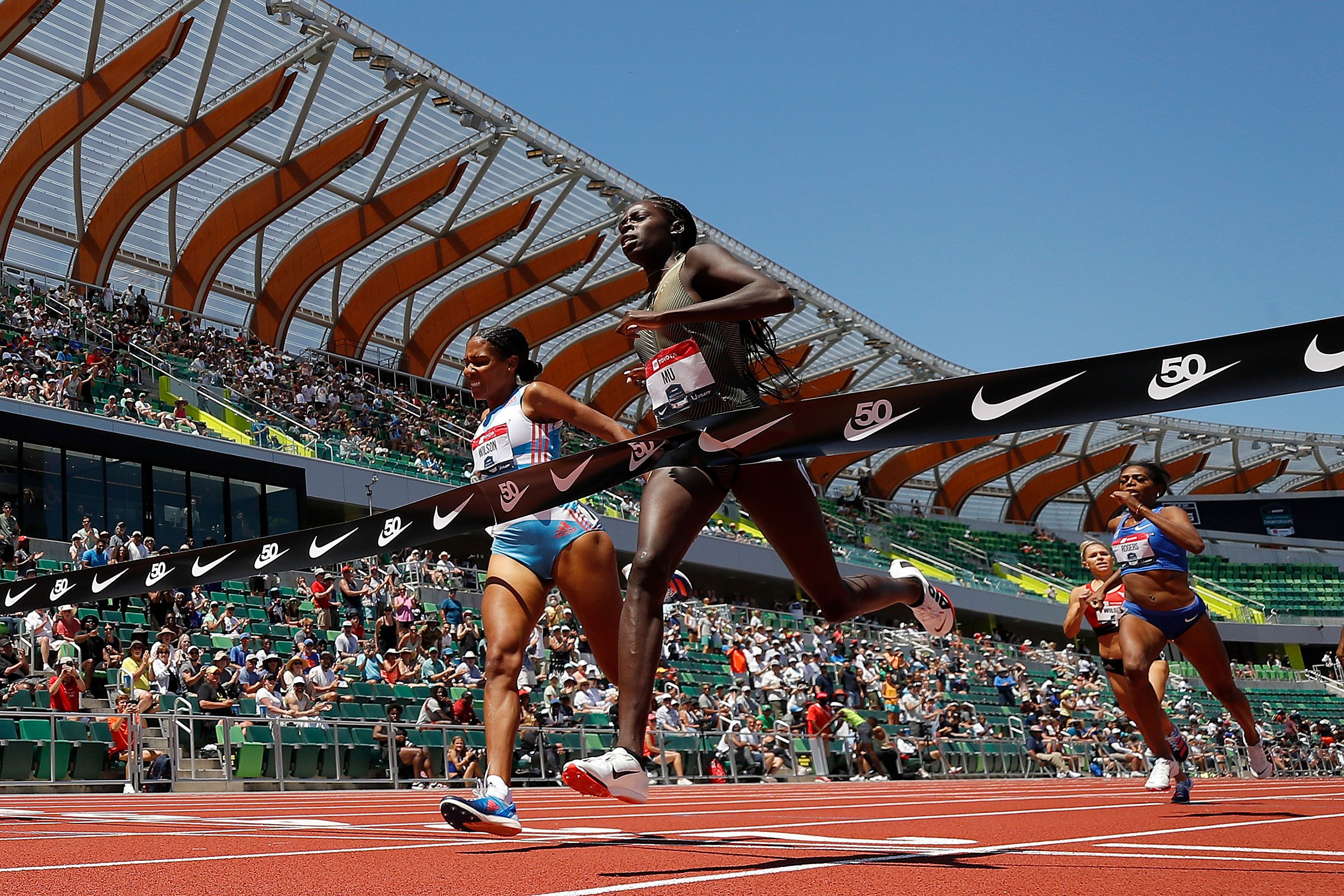 Athing Mu wins the 800m ahead of Ajee Wilson at the 2022 US Championships