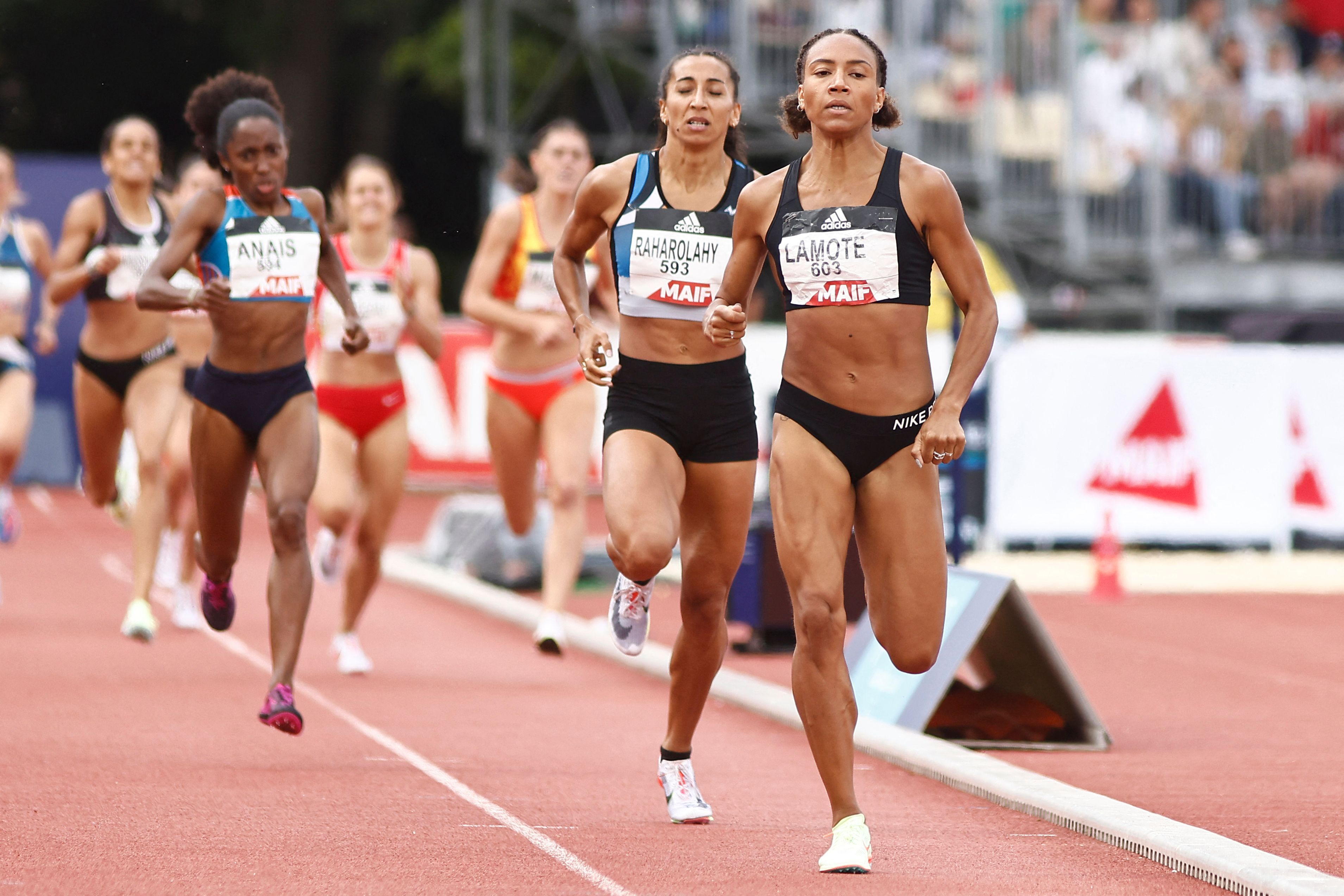 Renelle Lamote wins the 800m at the French Championships