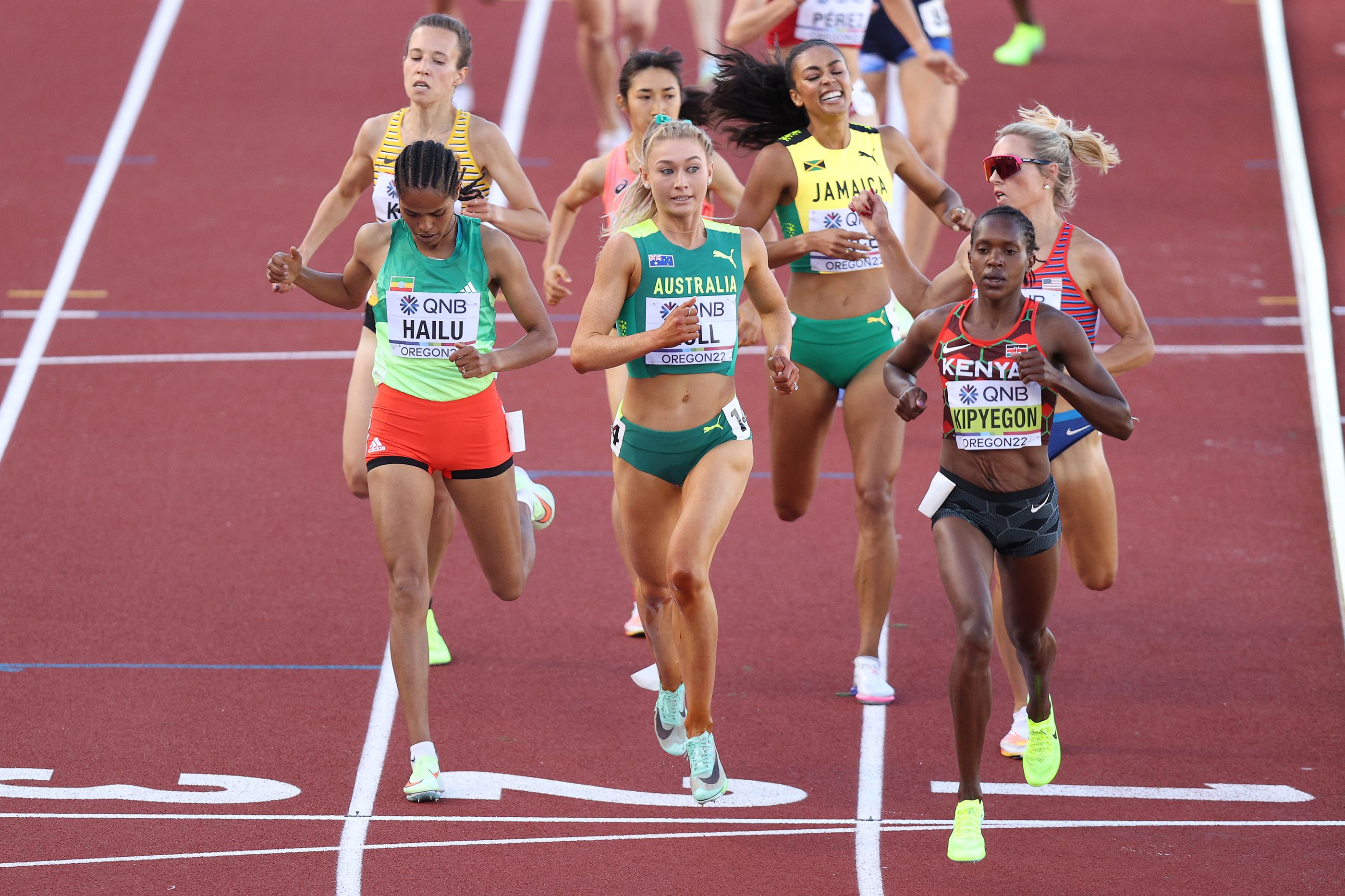 Faith Kipyegon wins her 1500m heat at the World Athletics Championships Oregon22