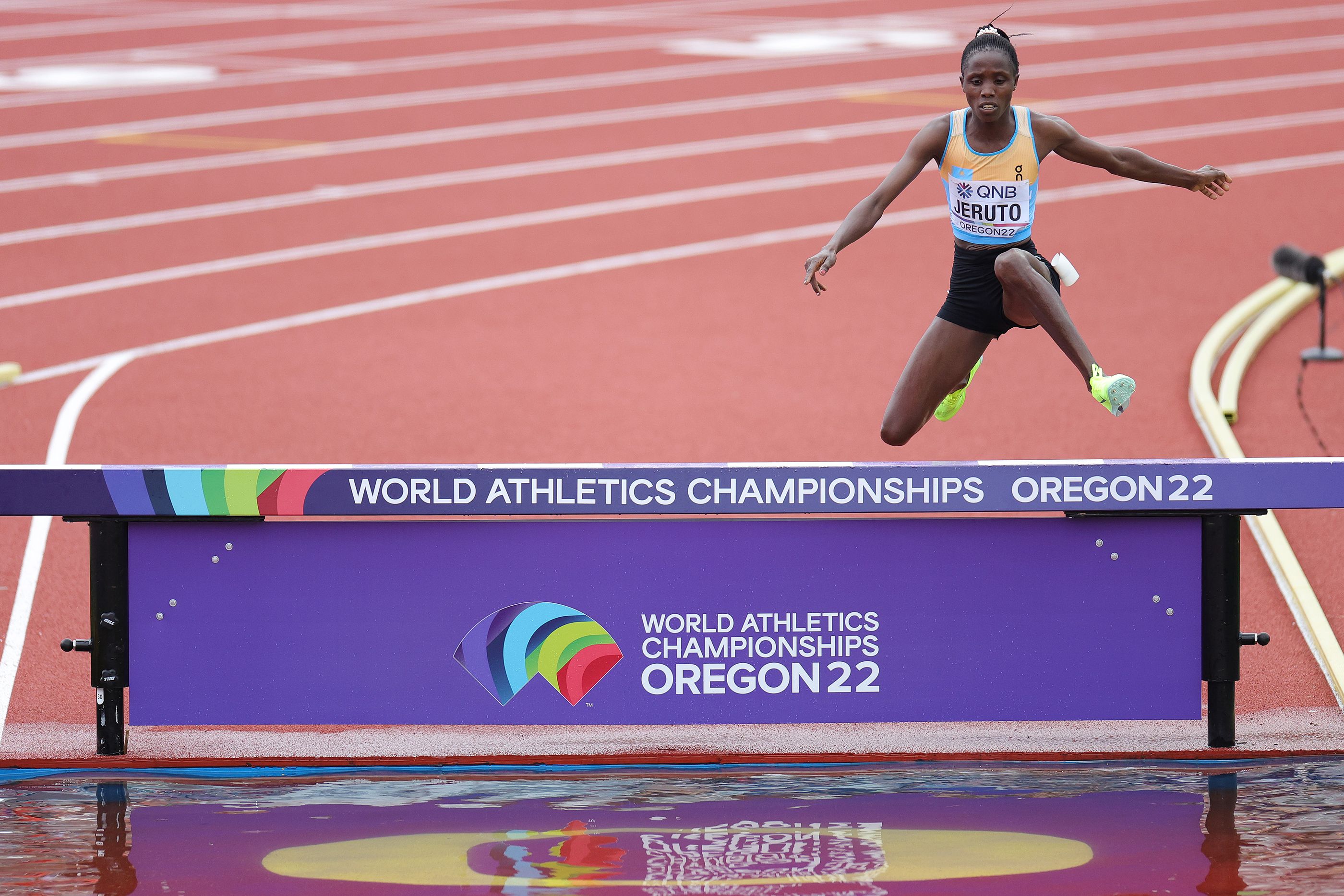 Nora Gerudo w biegu na 3000 m z przeszkodami na Mistrzostwach Świata w Lekkoatletyce Oregon22