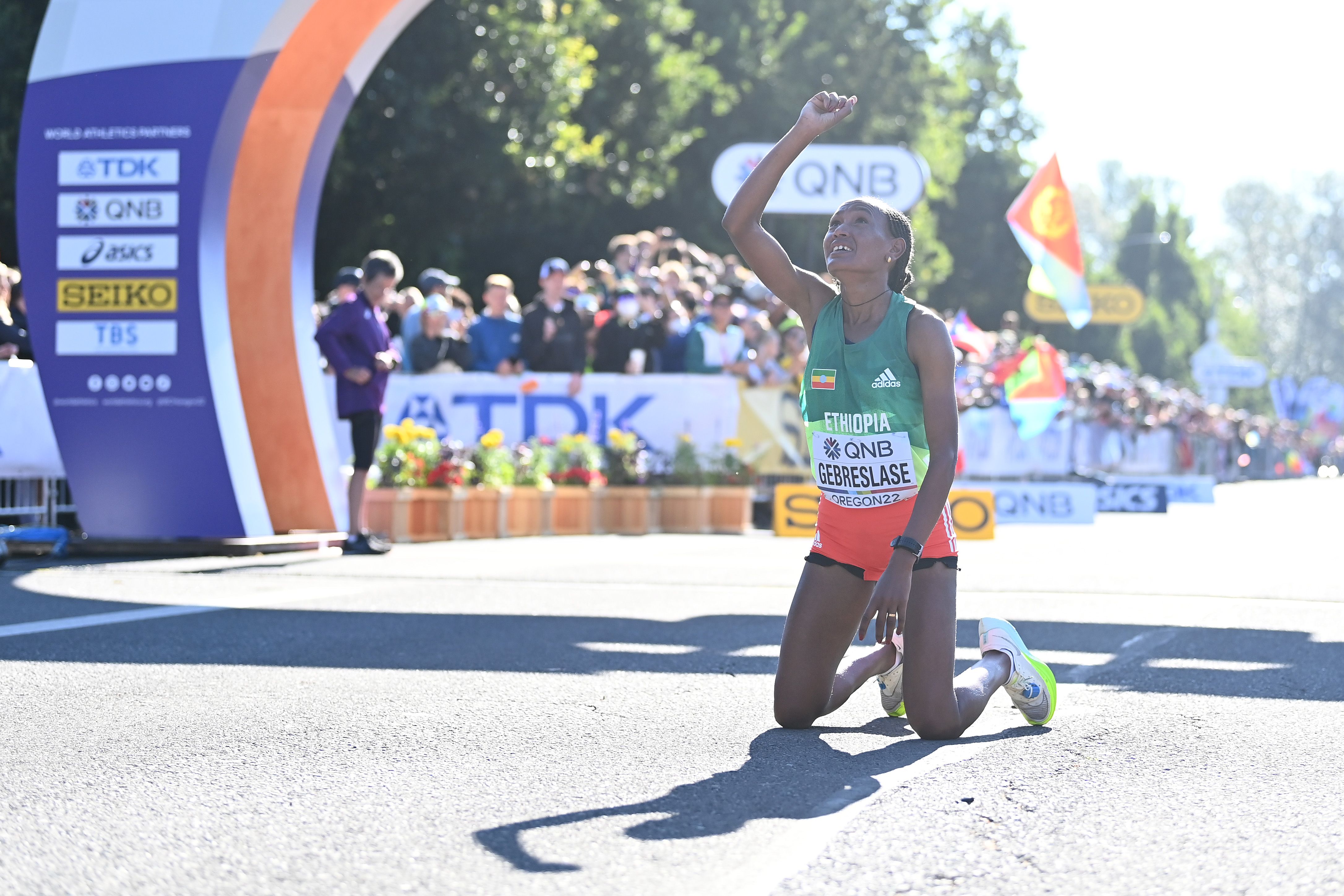 Gotytom Gebreslase celebrates her marathon win at the World Athletics Championships Oregon22