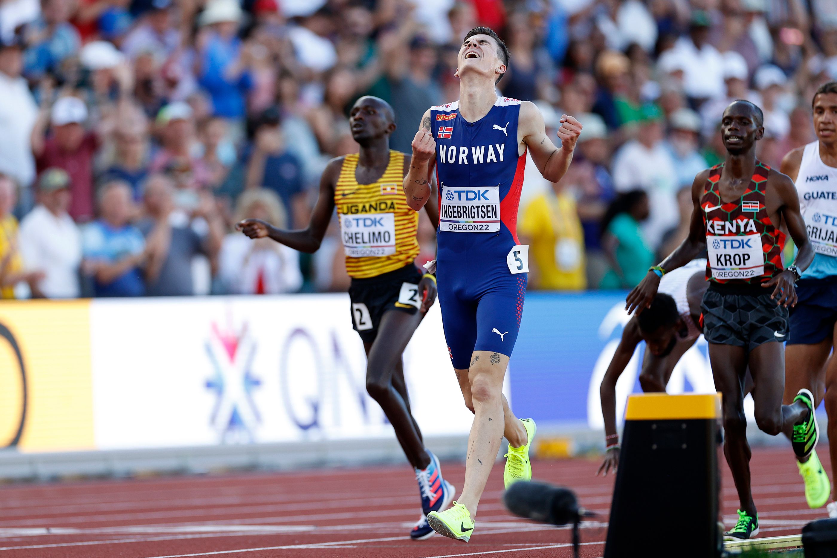 Jakob Ingebrigtsen celebrates his 5000m win at the World Athletics Championships Oregon22