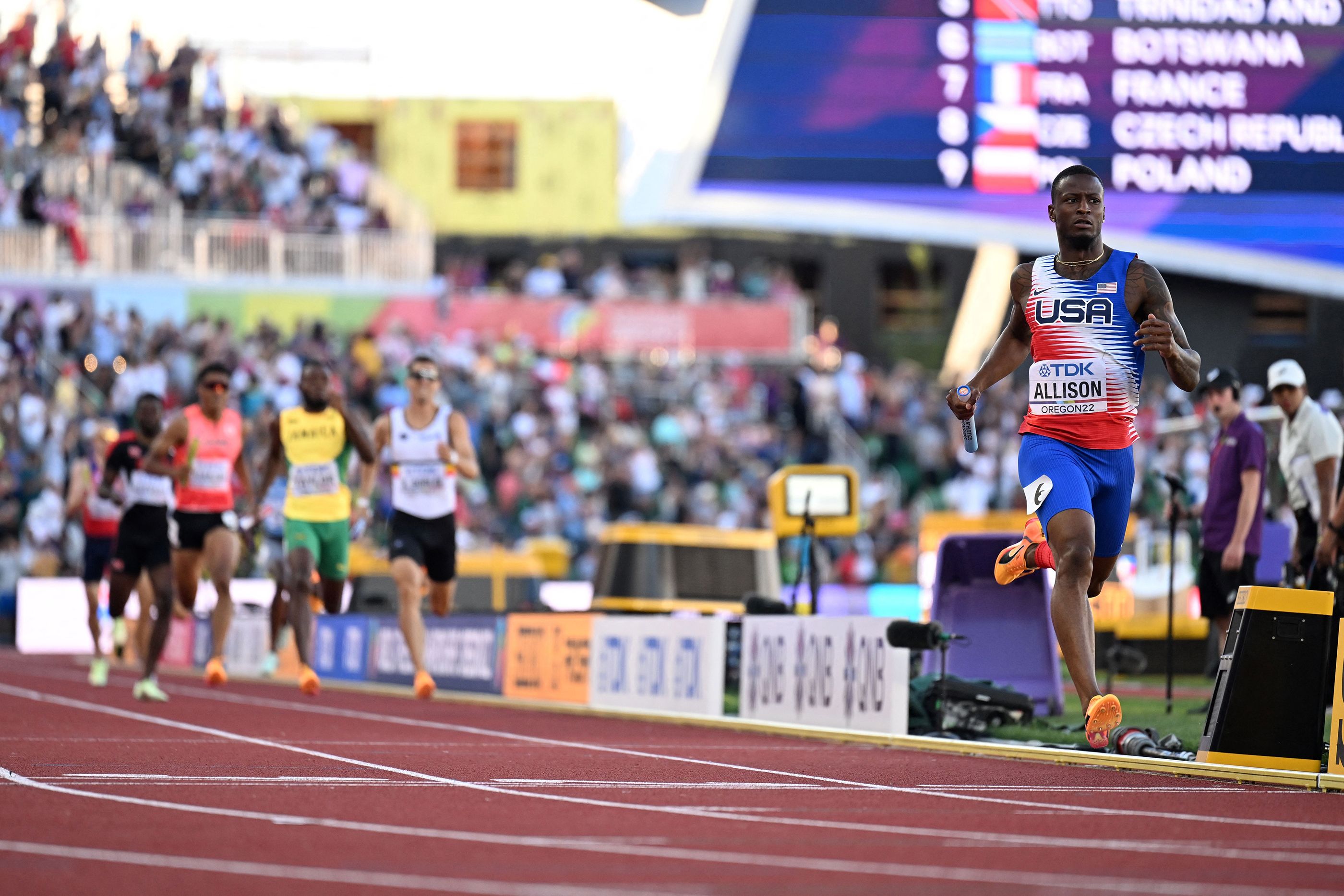 Champion Allison anchors USA to men's 4x400m victory in Oregon