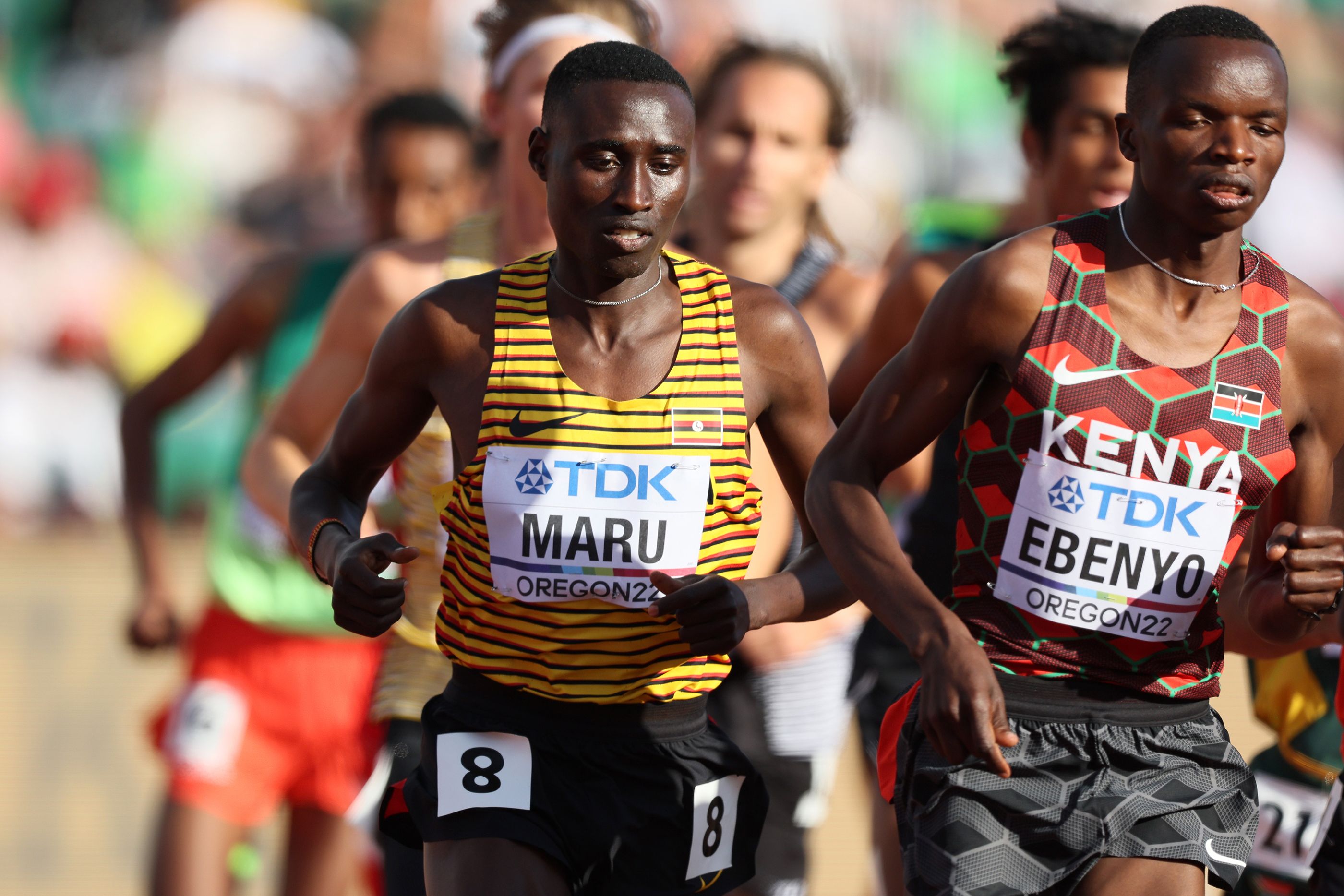 Peter Maru corre en las eliminatorias de 5000 m en el Campeonato Mundial de Atletismo de Oregón22