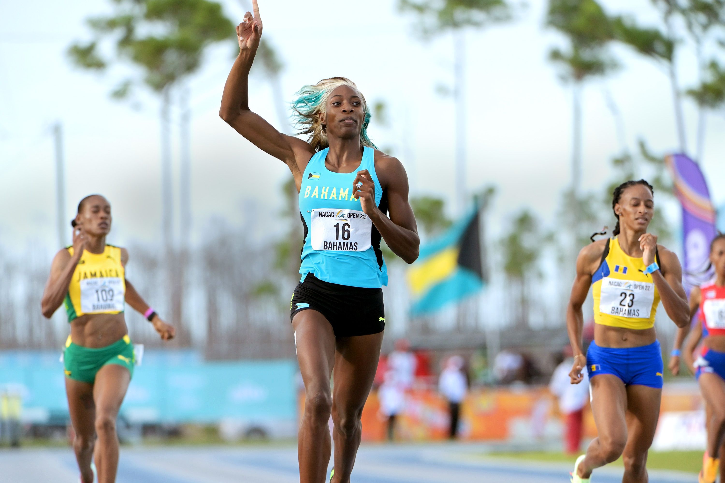 Shaunae Miller-Uibo wins the 400m at the NACAC Championships