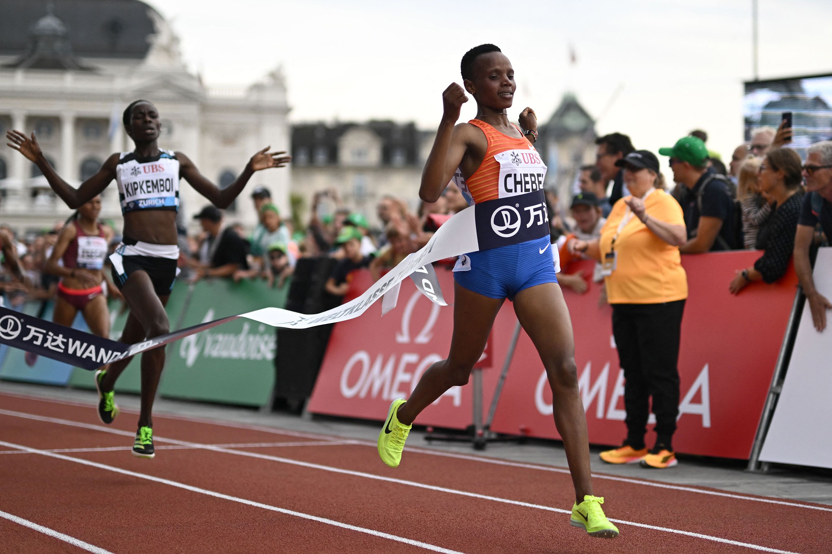 Beatrice Chebet wins the 5000m at the Wanda Diamond League final in Zurich