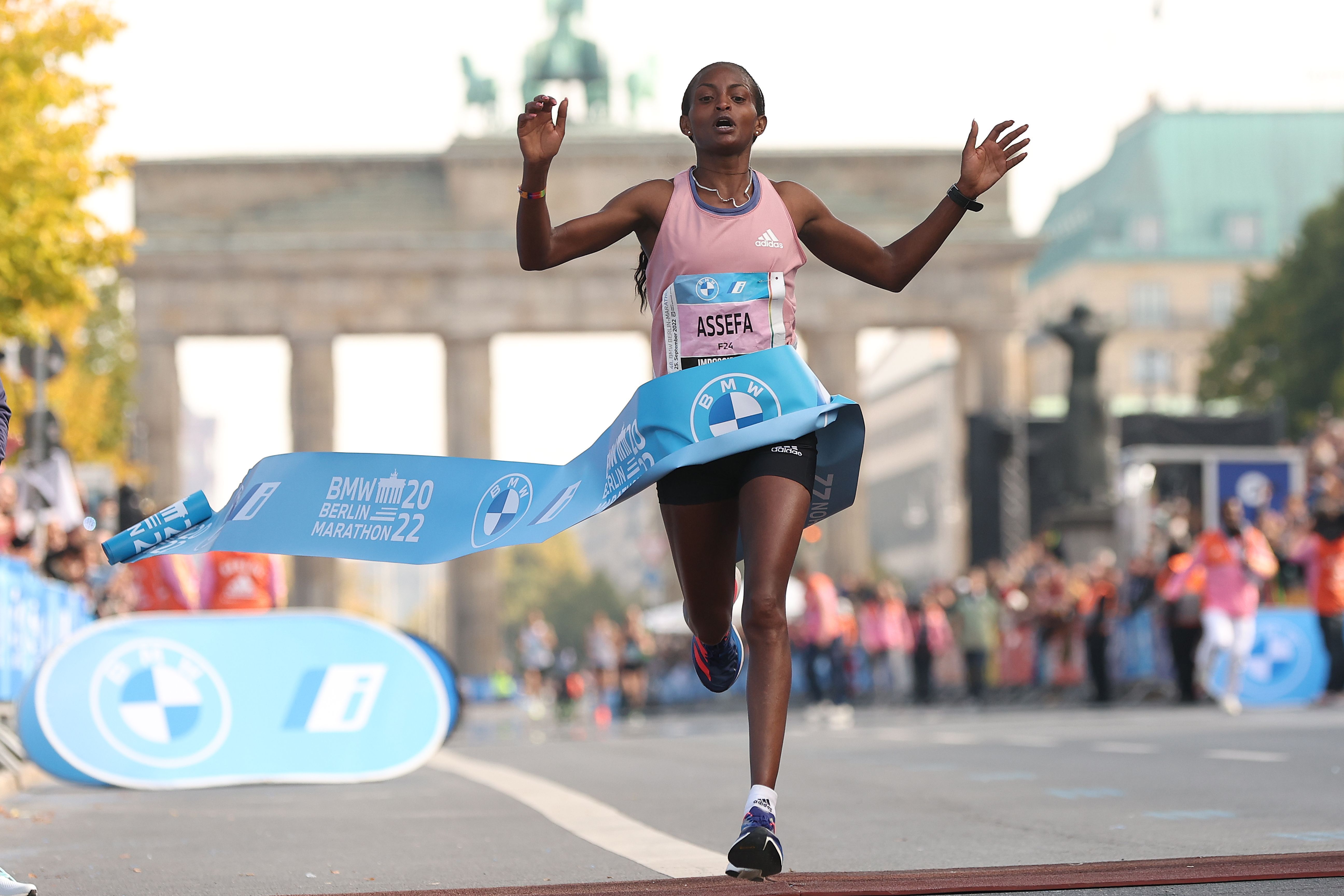 Kipchoge breaks world record in Berlin with 20109 REPORT World