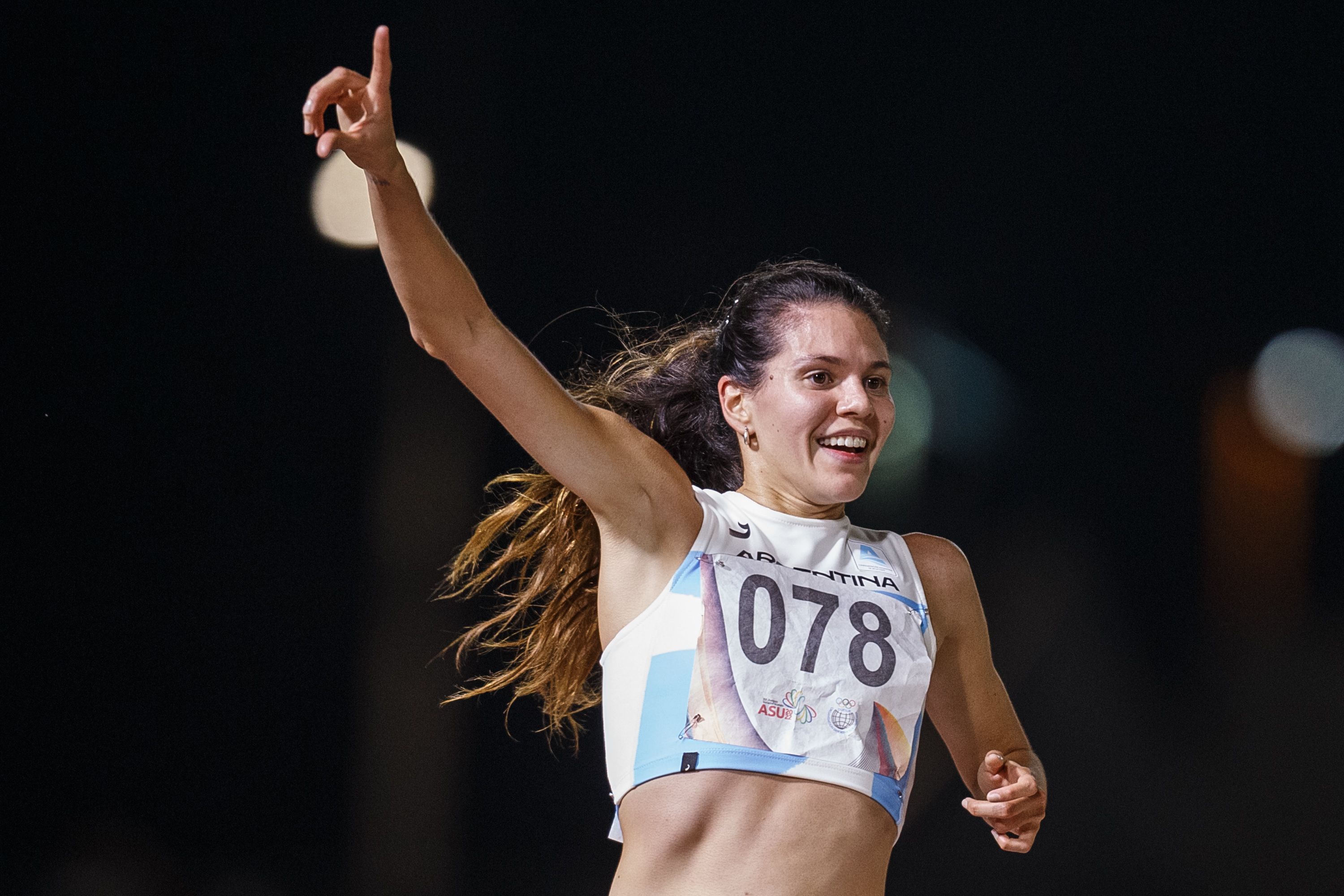 Argentina's Fedra Luna celebrates her 5000m win at the South American Games