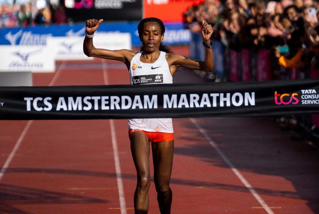 Almaz Ayana wins the TCS Amsterdam Marathon