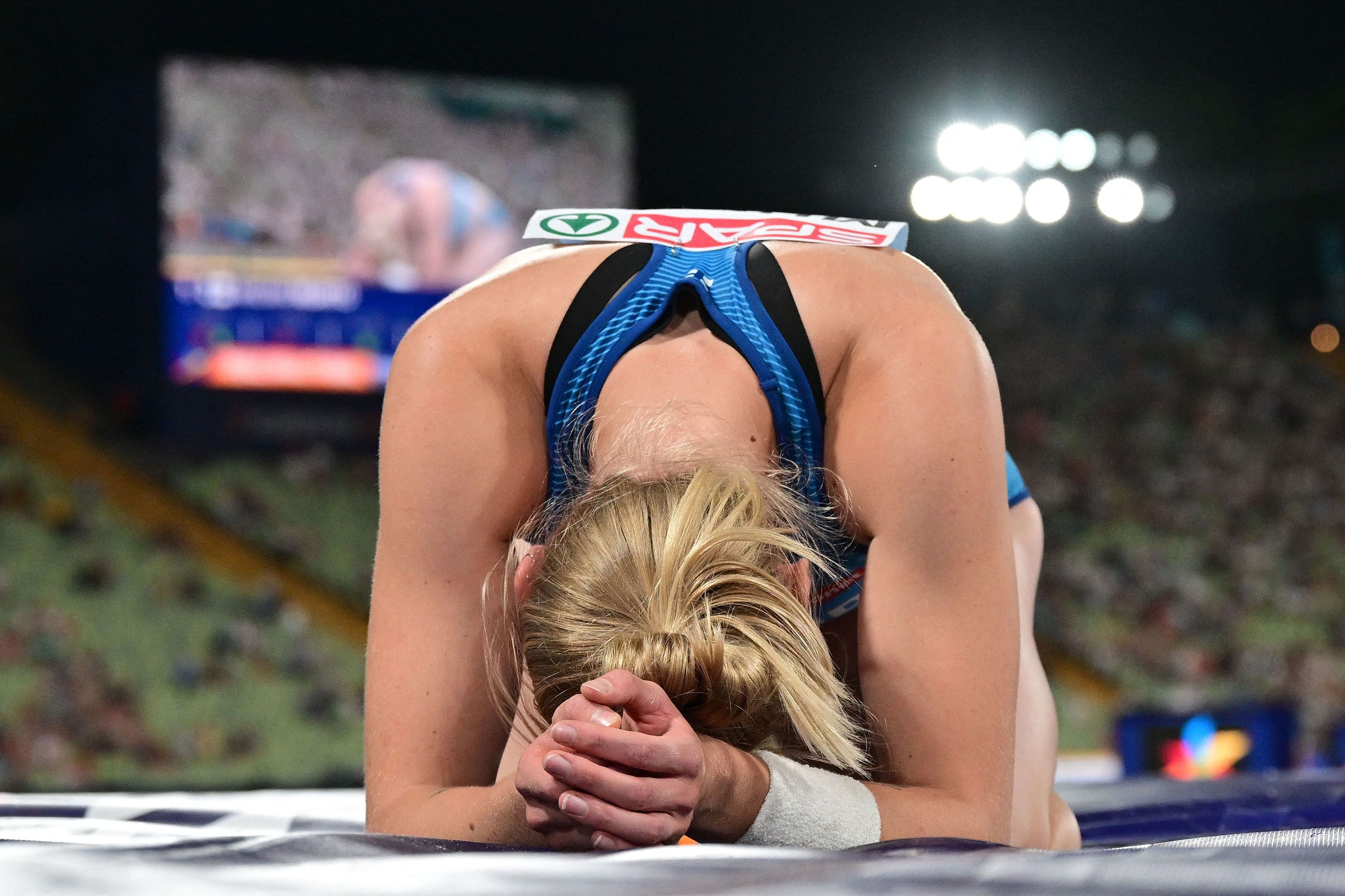 Wilma Murto celebrates her European pole vault title win in Munich