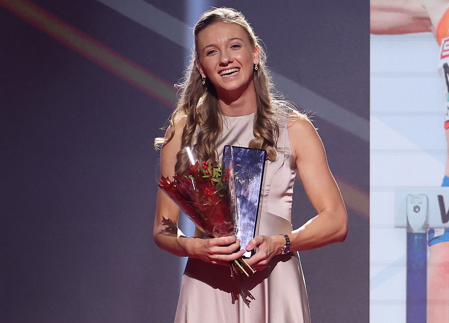 Femke Bol with her European Athletics award