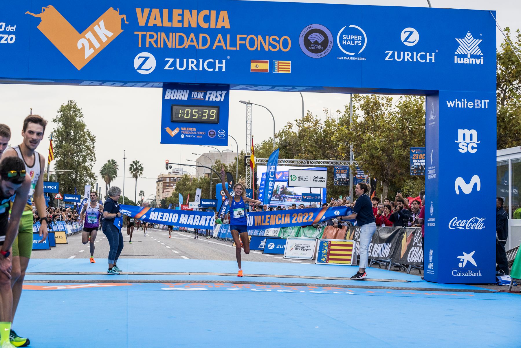 Konstanze Klosterhalfen wins the Valencia Half Marathon
