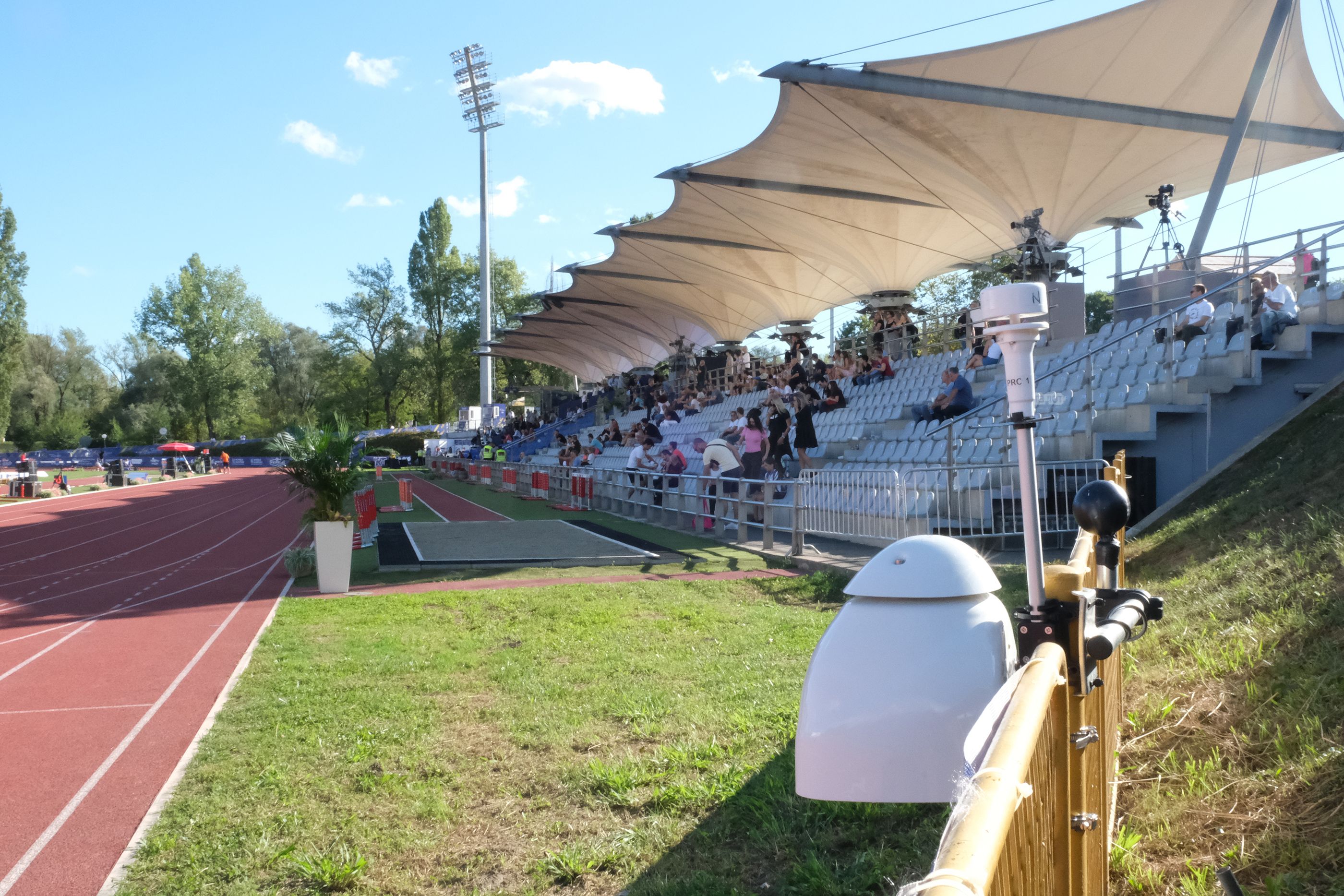 The Kunak monitoring device next to the track at the Sports Park Mladost