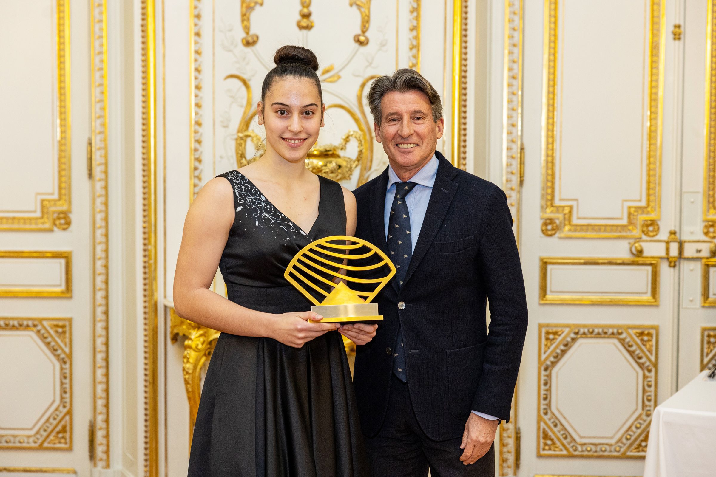 2022 Rising Star Adriana Vilagos and World Athletics President Sebastian Coe