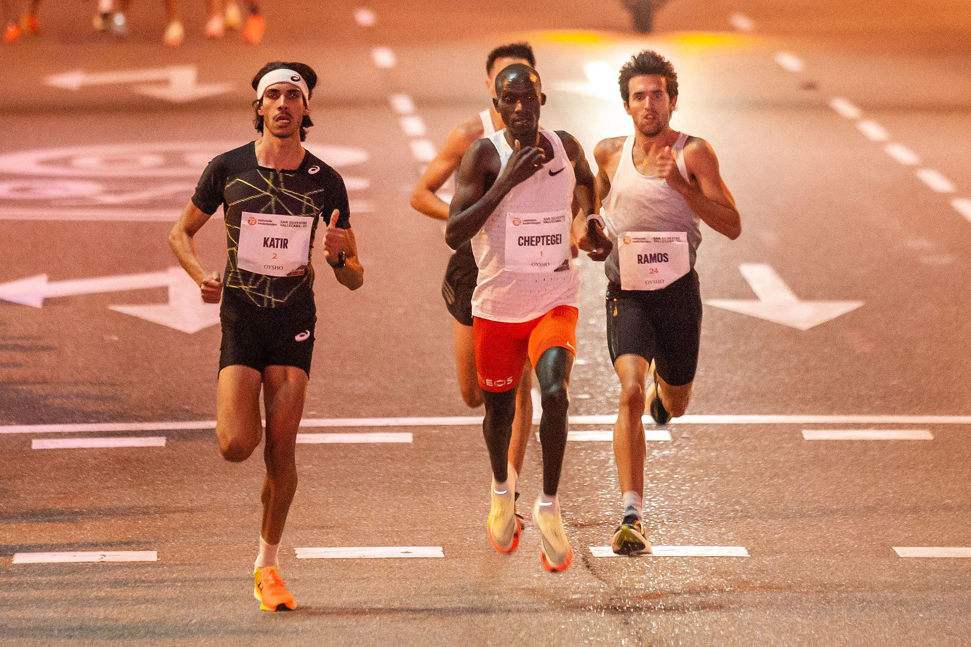 Joshua Cheptegei on his way to winning the San Silvestre Vallecana