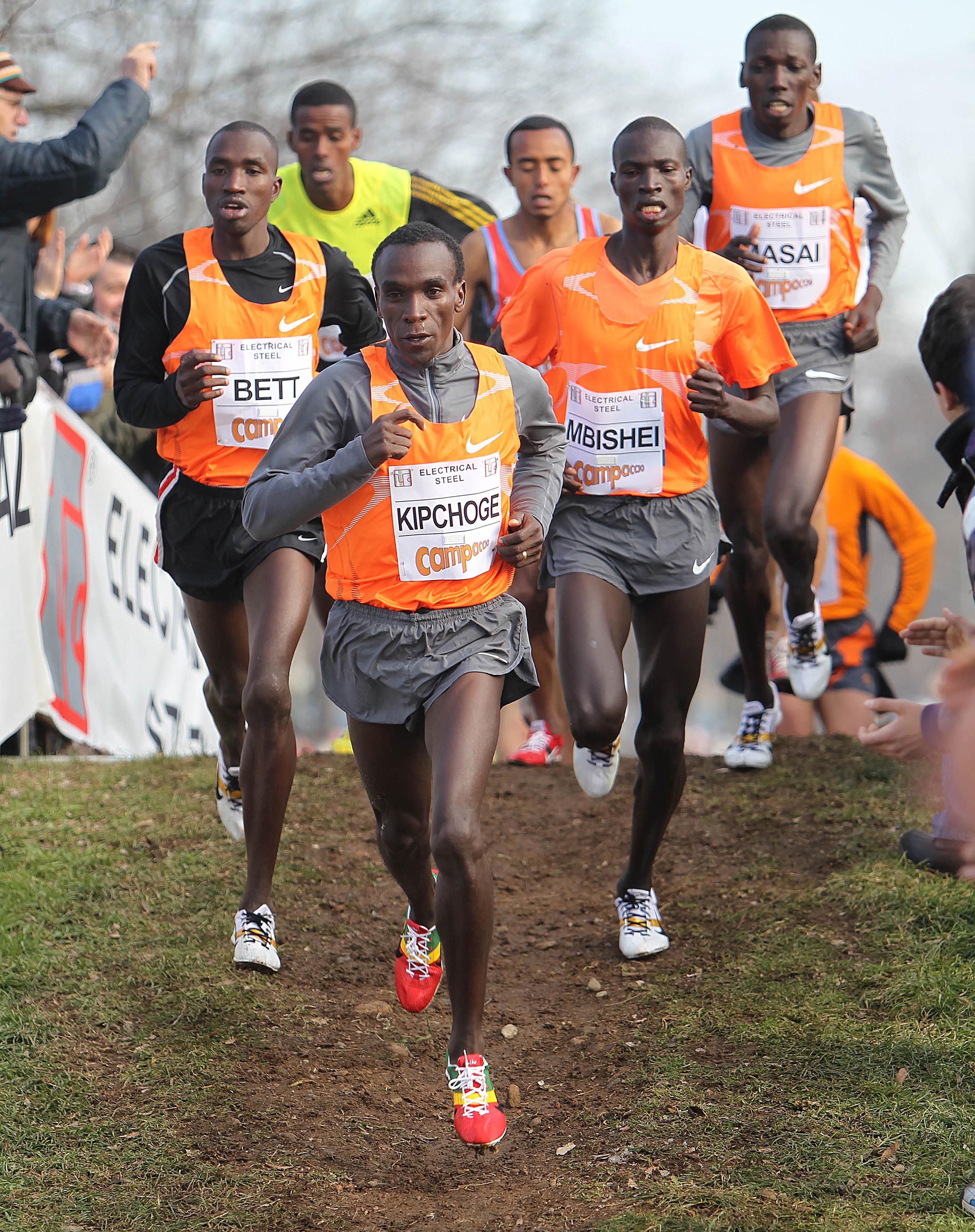 Eliud Kipchoge races in the 2010 Campaccio