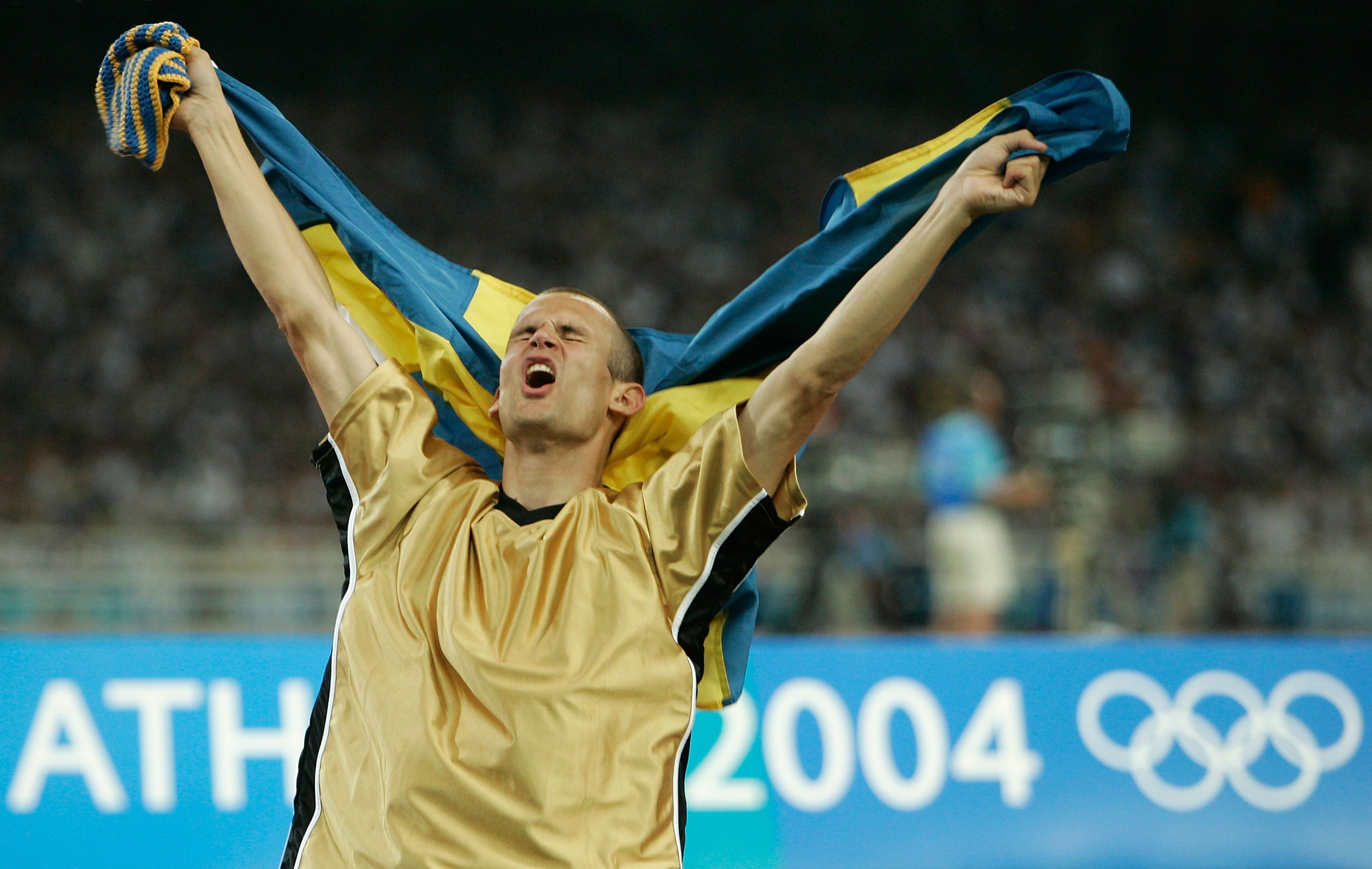 Stefan Holm celebrates his Olympic title win in Athens in 2004