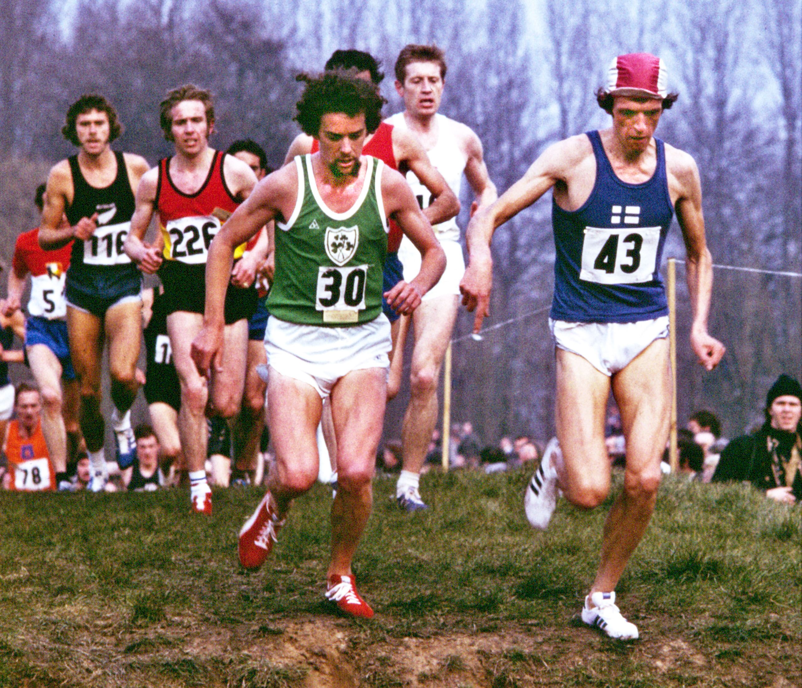 Pekka Paivarinta leads from Neil Cusack at the inaugural World Cross Country Championships