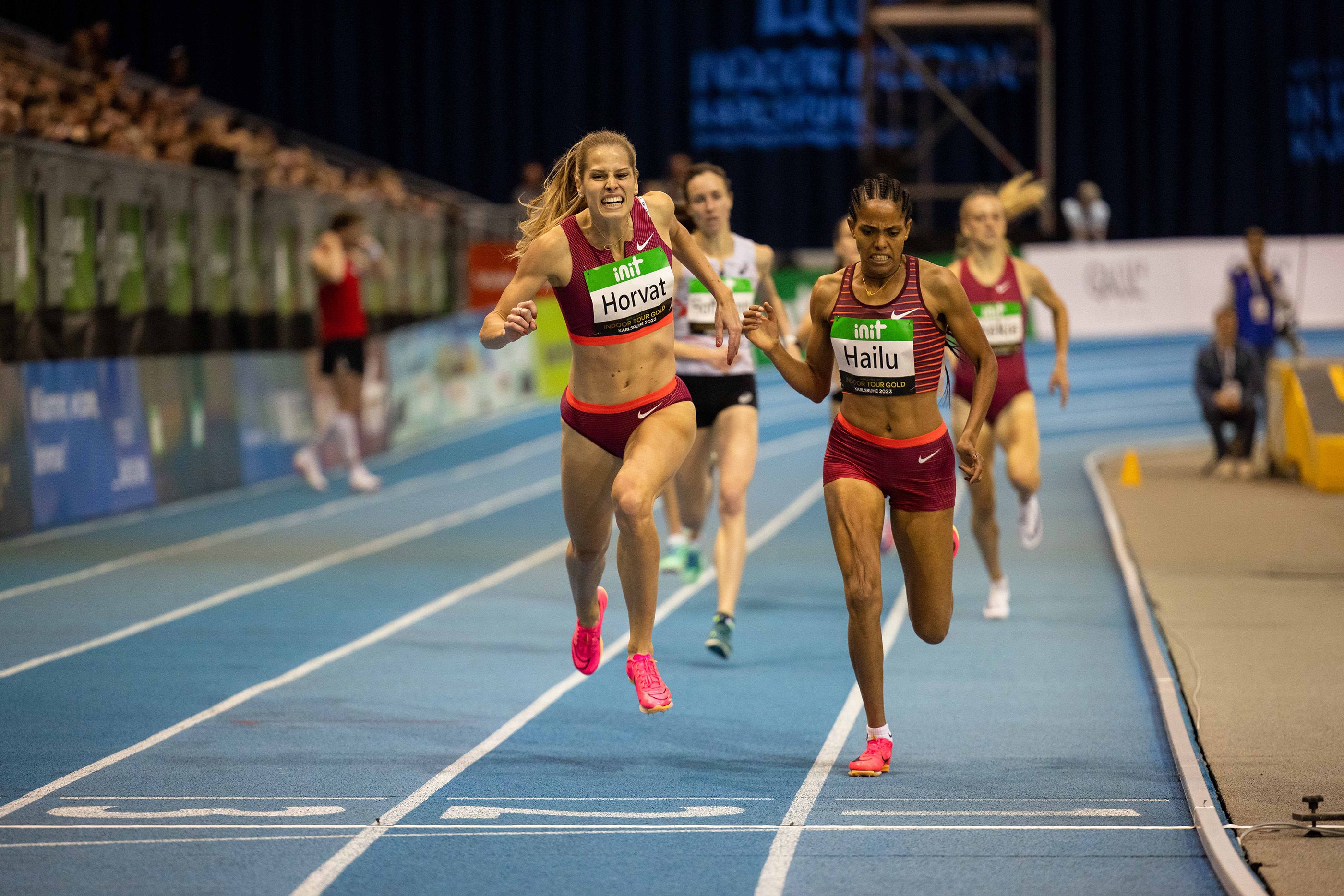Eventual 800m winner Anita Horvat and Freweyni Hailu battle for the line in Karlsruhe