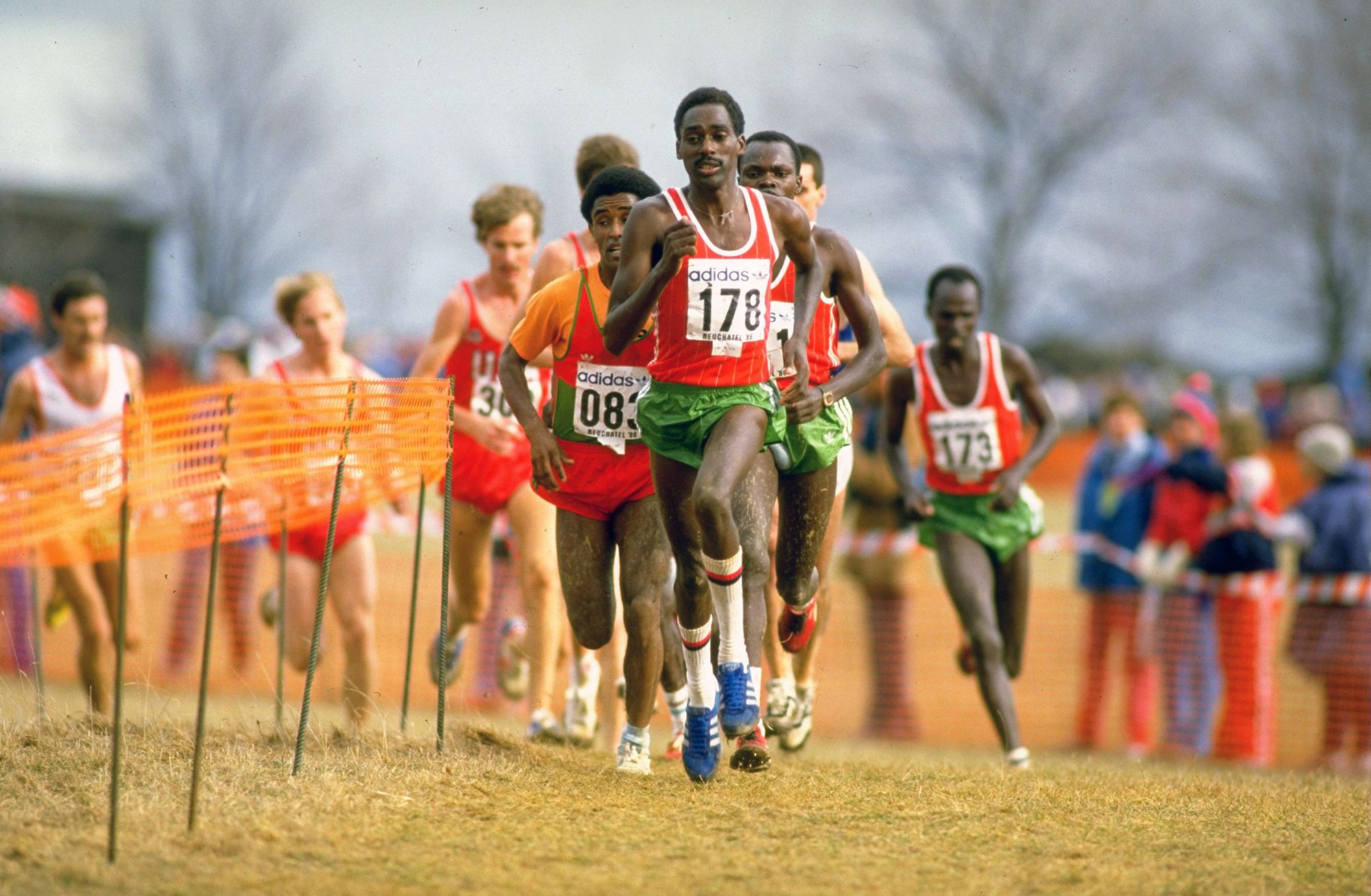 Kenya's Some Muge leads the senior men's race at the 1986 World Cross Country Championships