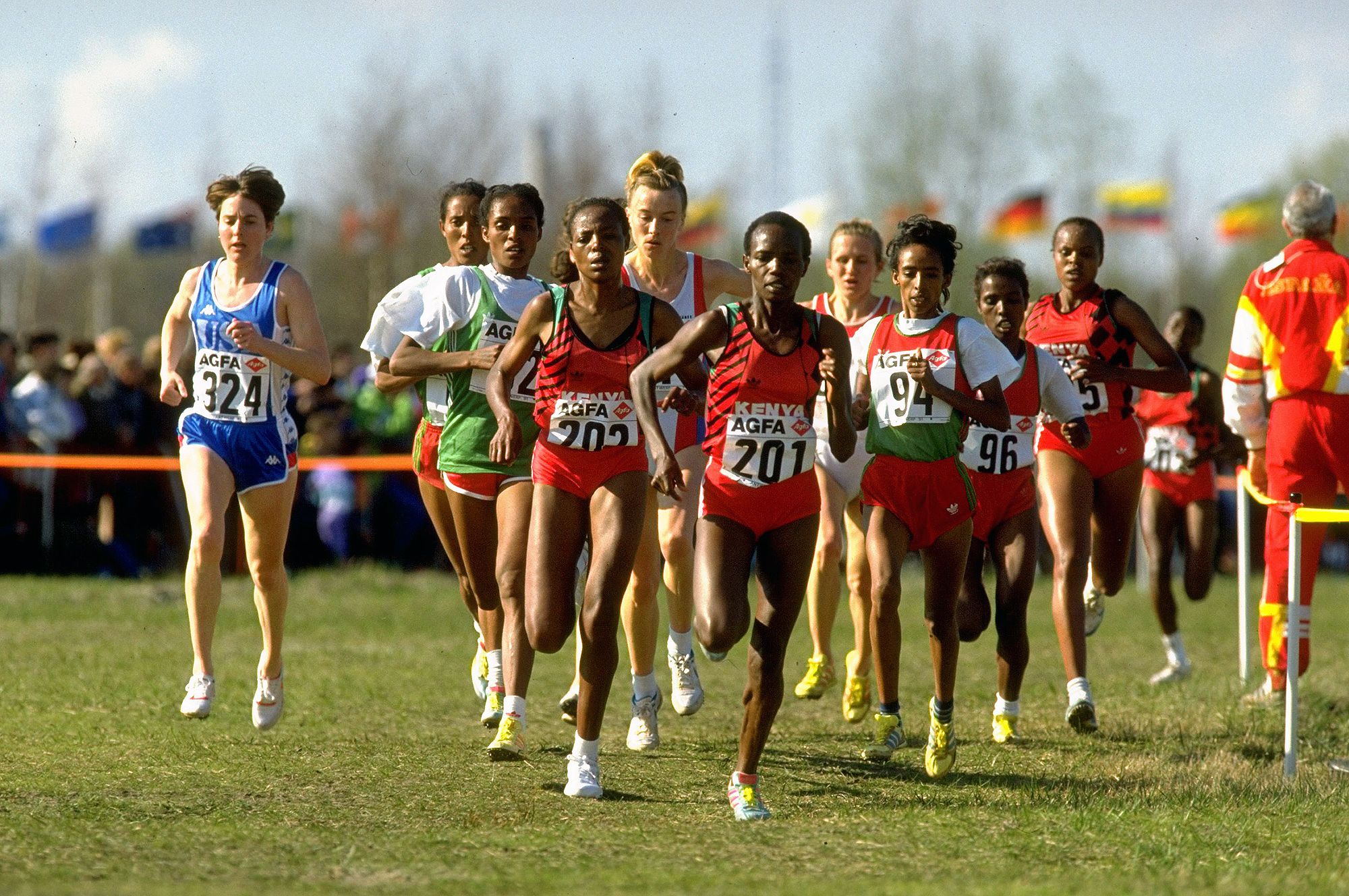 Susan Sirma leads the senior women's race at the 1991 World Cross with Derartu Tulu tucked behind