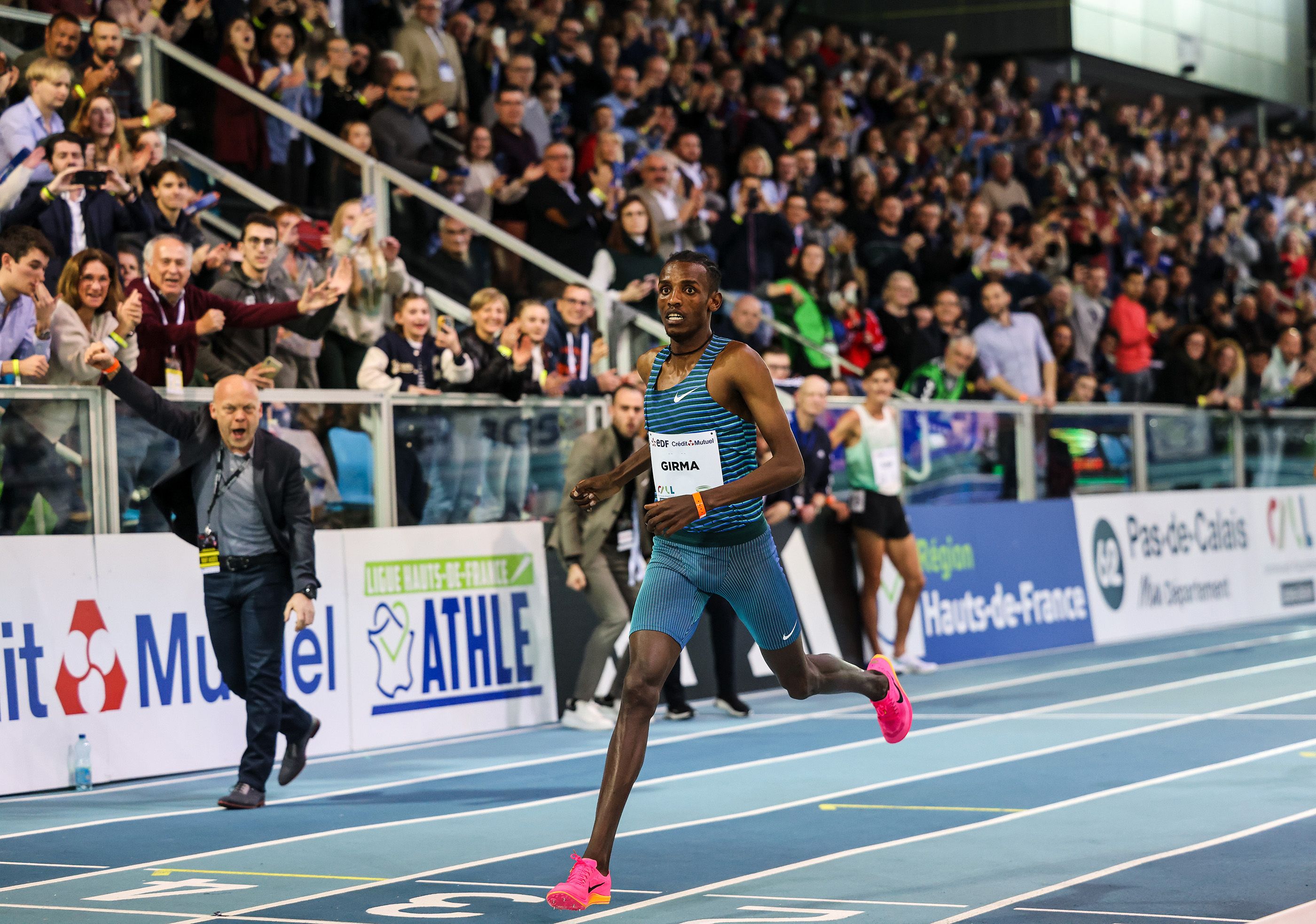 Lamecha Girma breaks the world indoor 3000m record in Lievin