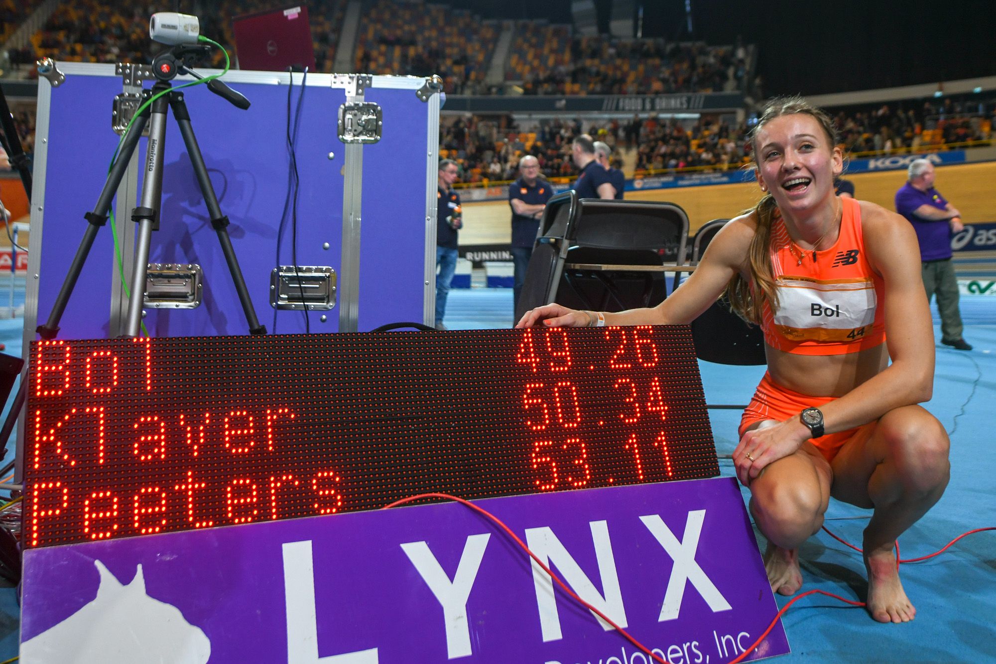 Femke Bol with her world indoor 400m record time in Apeldoorn