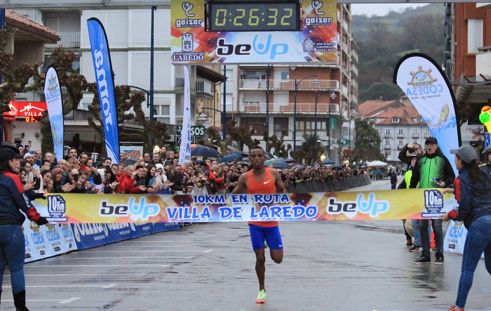 Berihu Aregawi runs 26:33 for 10km in Laredo