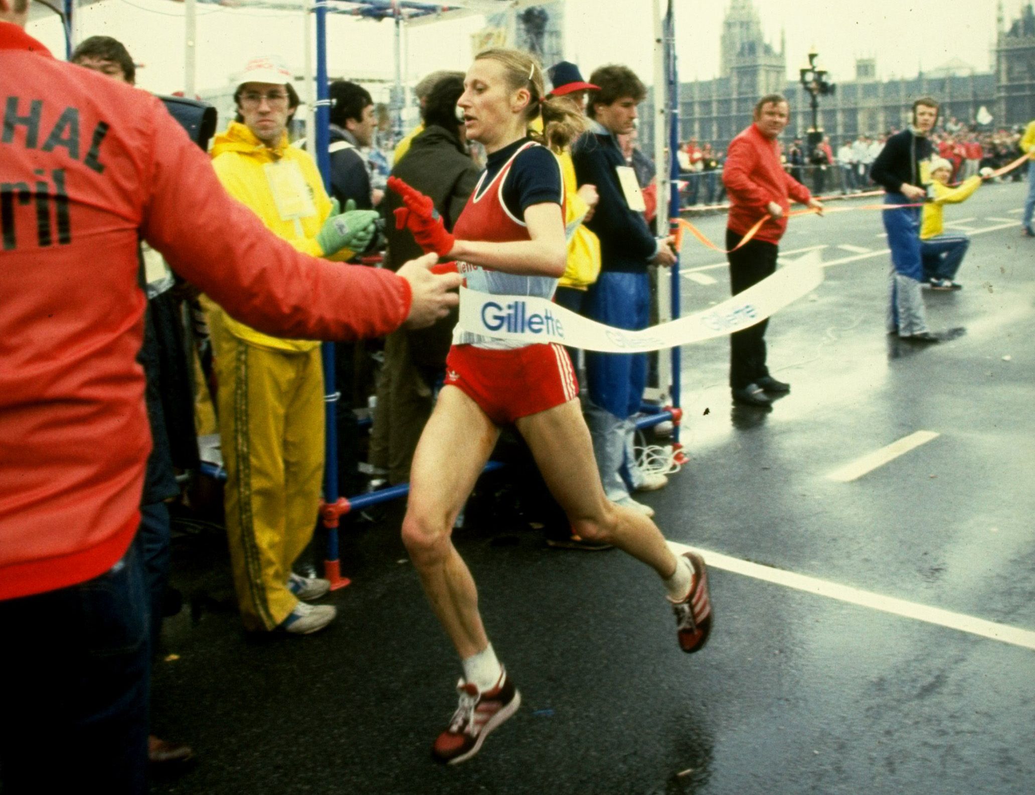 Grete Waitz wins the 1983 London Marathon