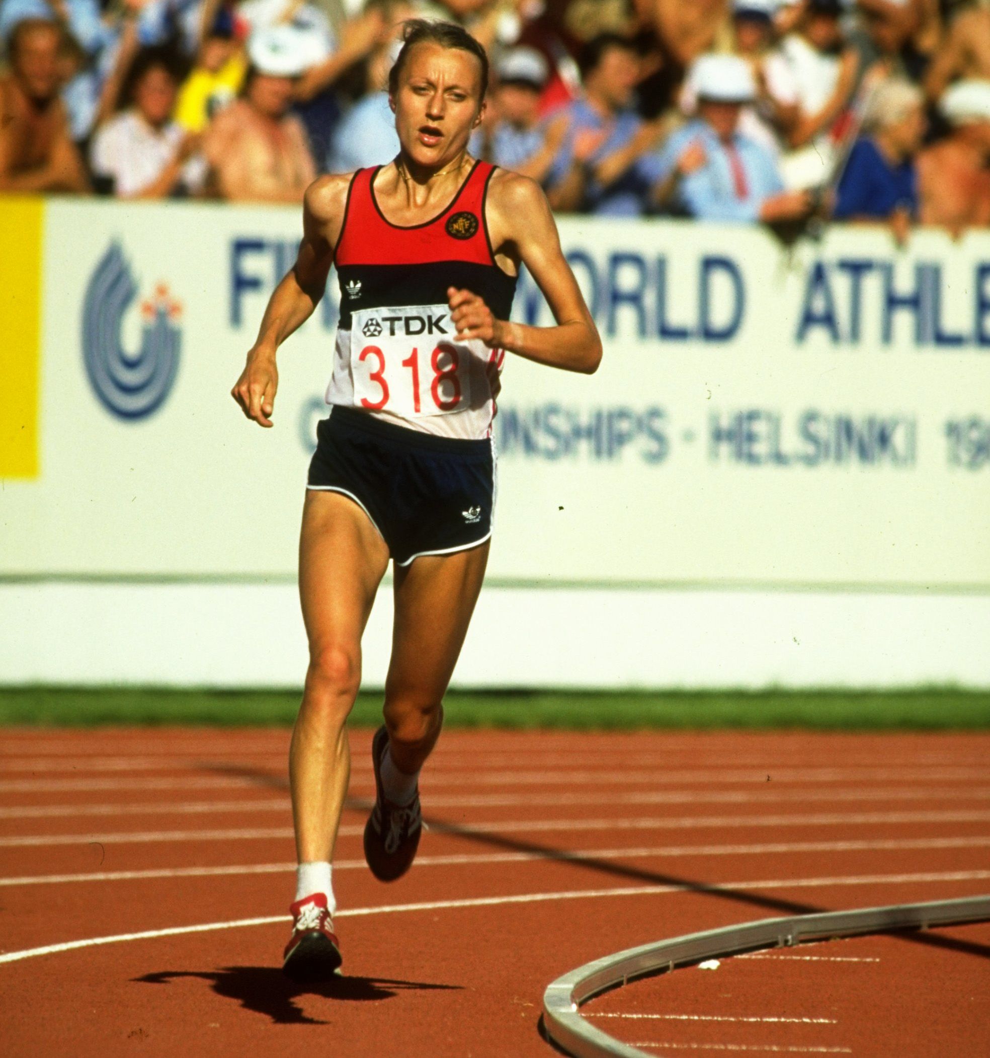 Grete Waitz on her way to marathon victory at the inaugural World Championships in Helsinki