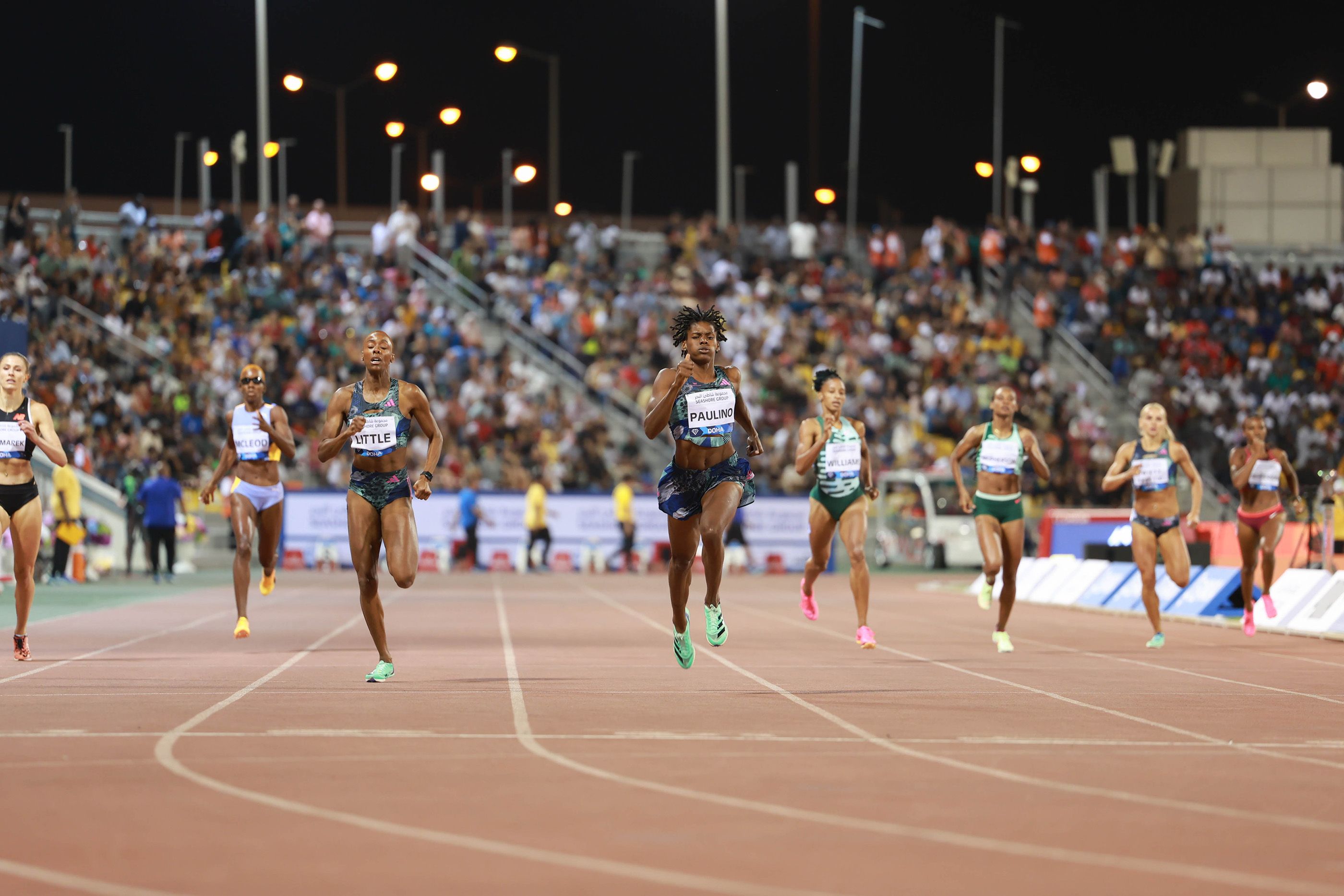 Marileidy Paulino on her way to 400m victory at the Doha Diamond League