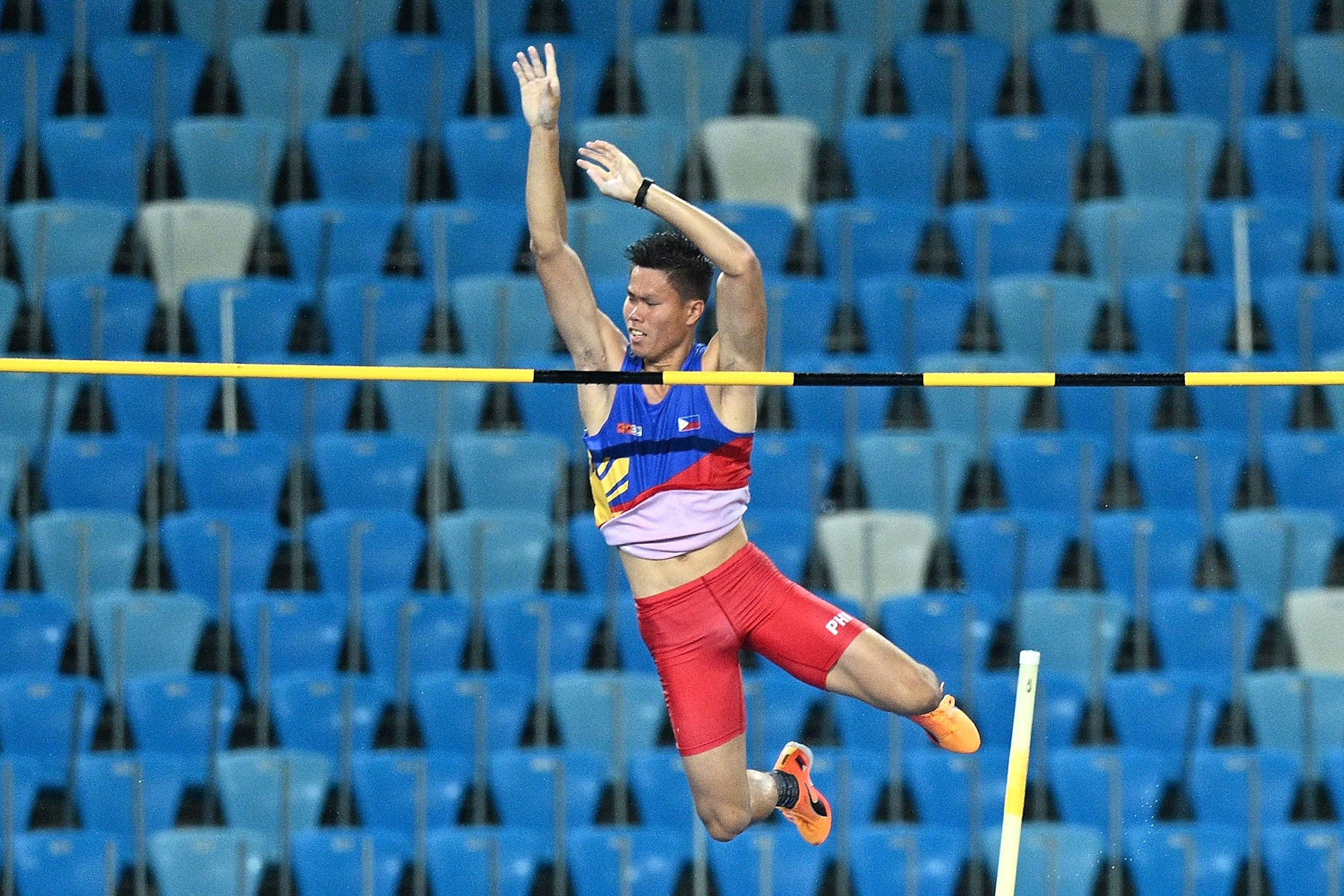 Ernest John Obiena competes at the Southeast Asian Games in Phnom Penh