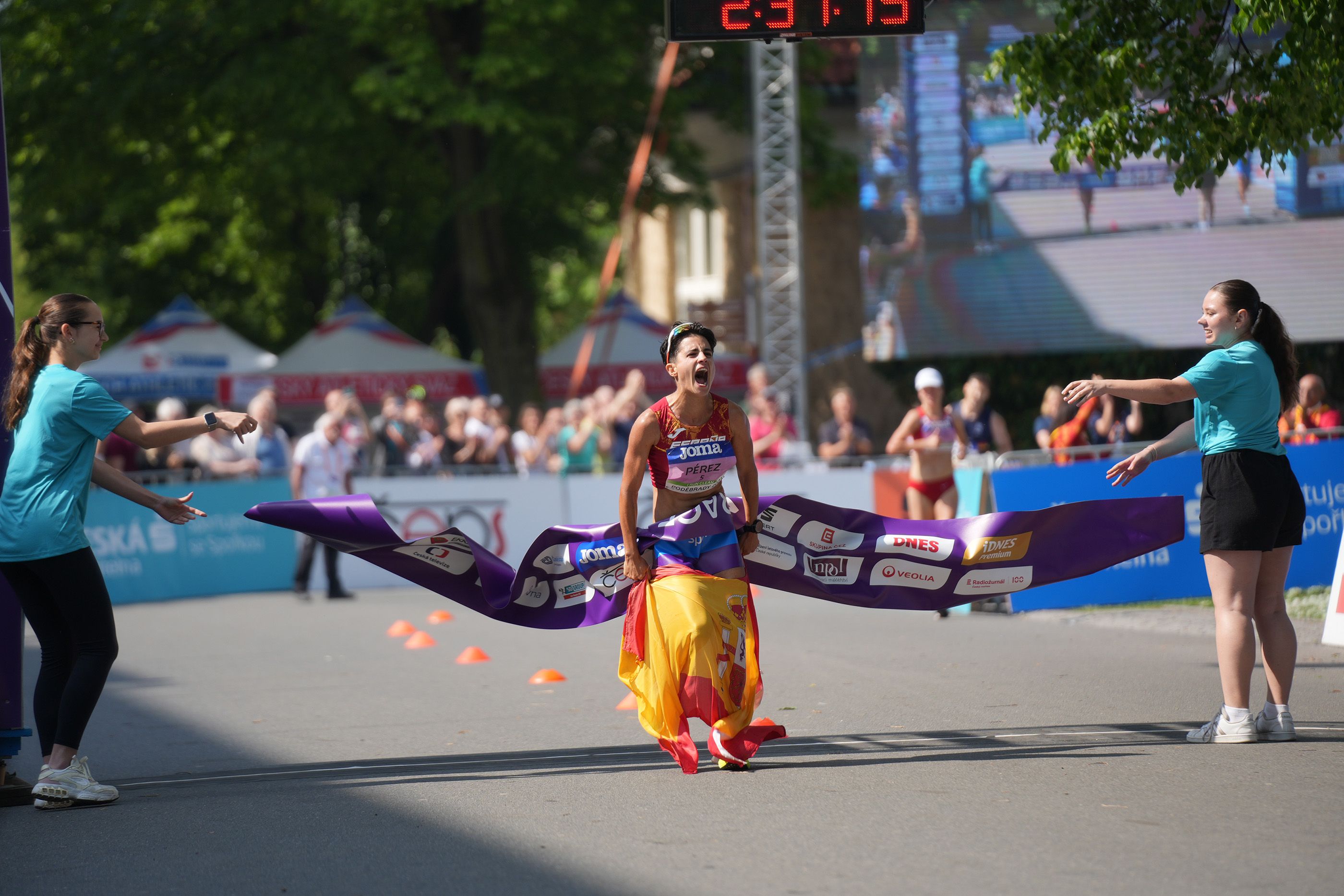 Maria Perez celebrates her 35km race walk world record in Podebrady