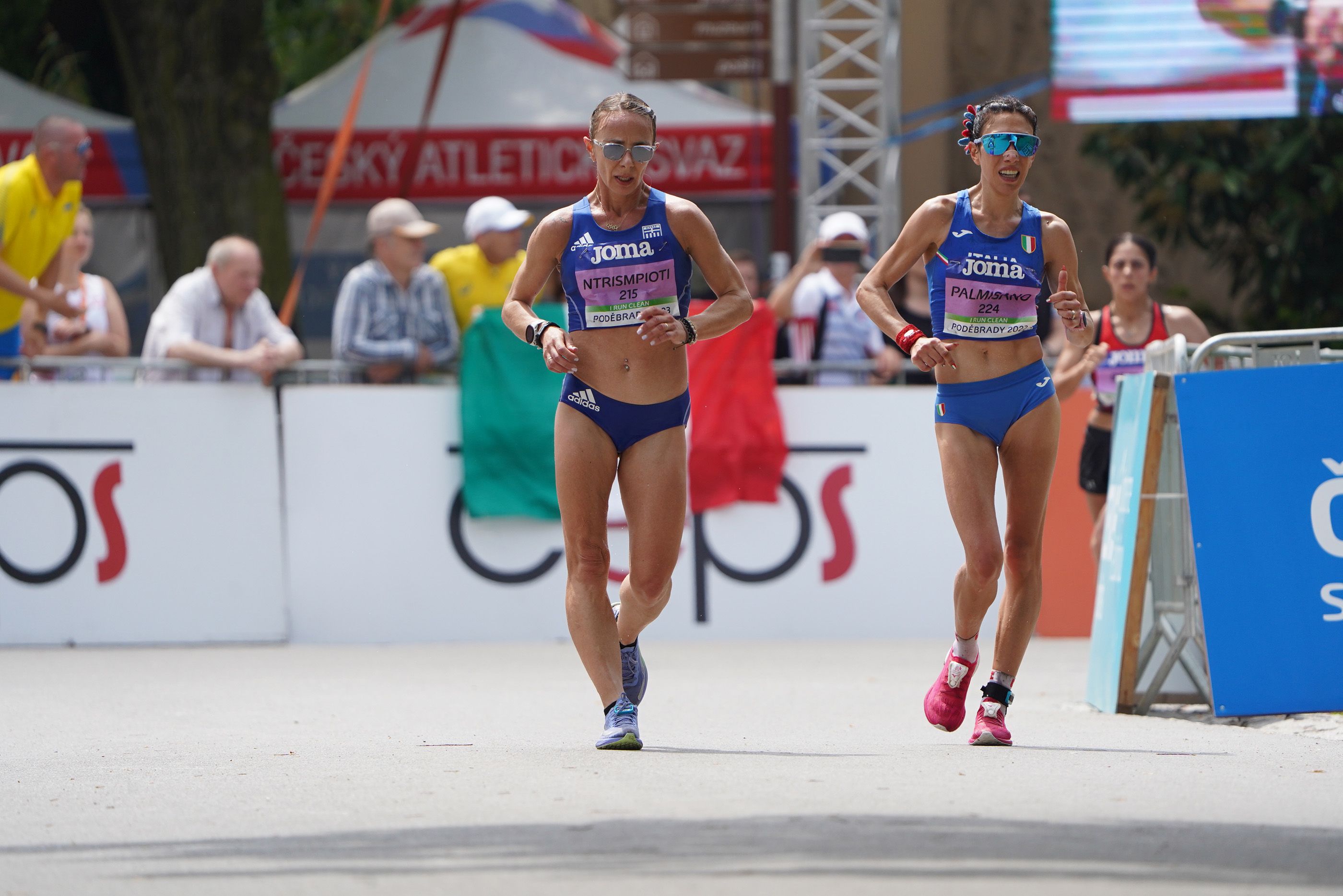 Antigoni Ntrismpioti and Antonella Palmisano in the 20km race walk at the European Race Walking Team Championships