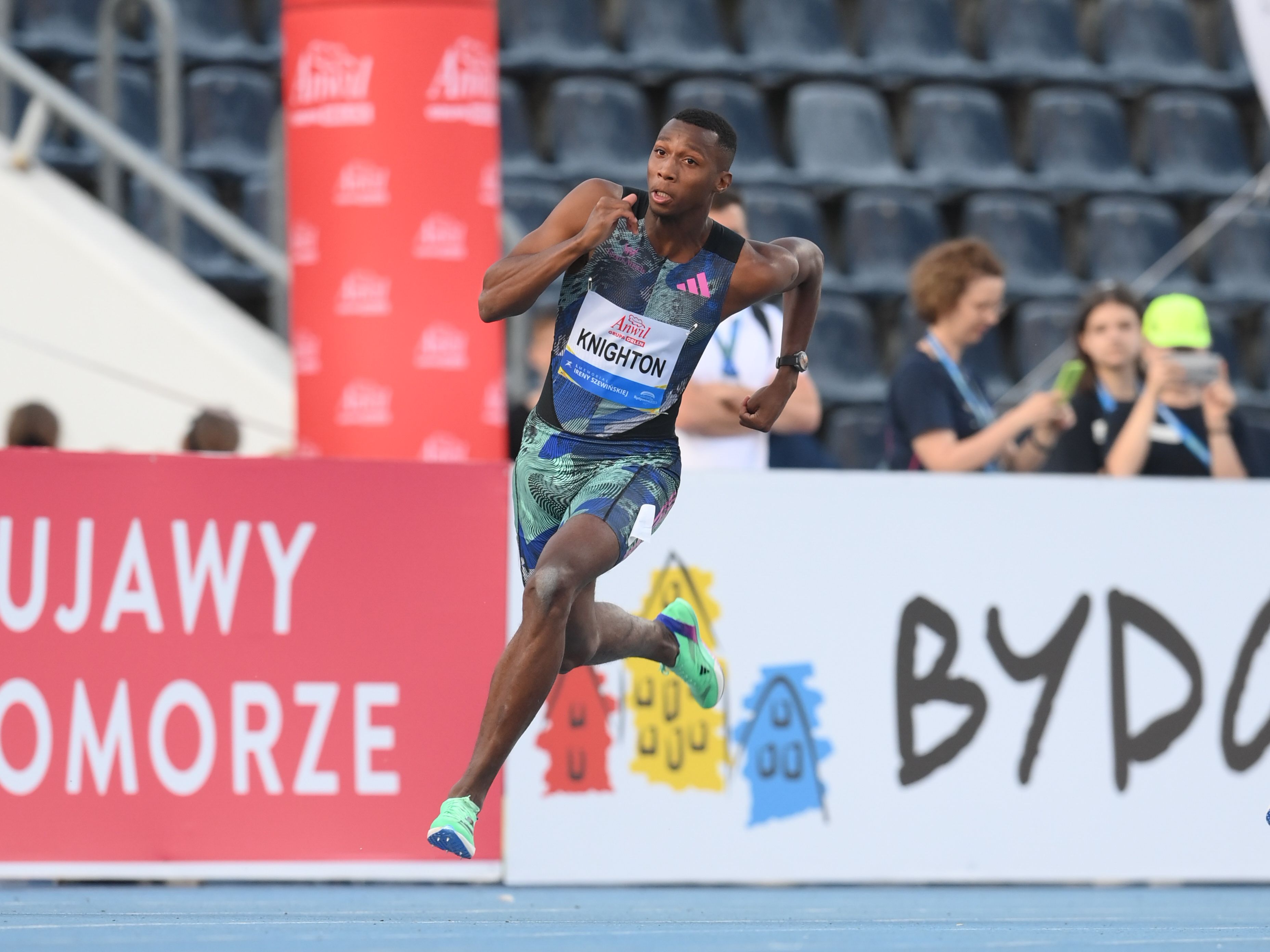 Erriyon Knighton on his way to a 200m win in Bydgoszcz