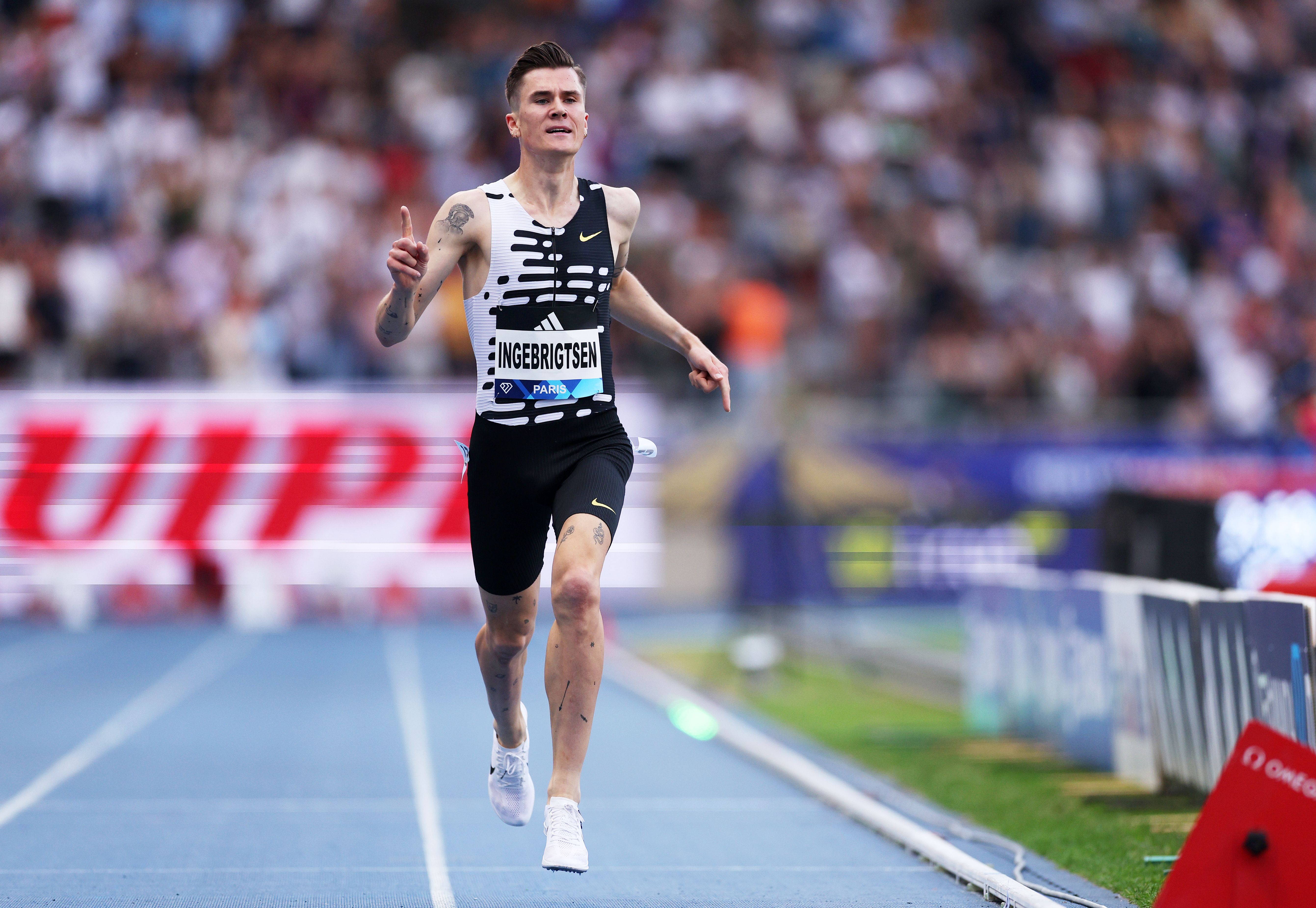 Jakob Ingebrigtsen sets a world best for two miles at the Wanda Diamond League meeting in Paris